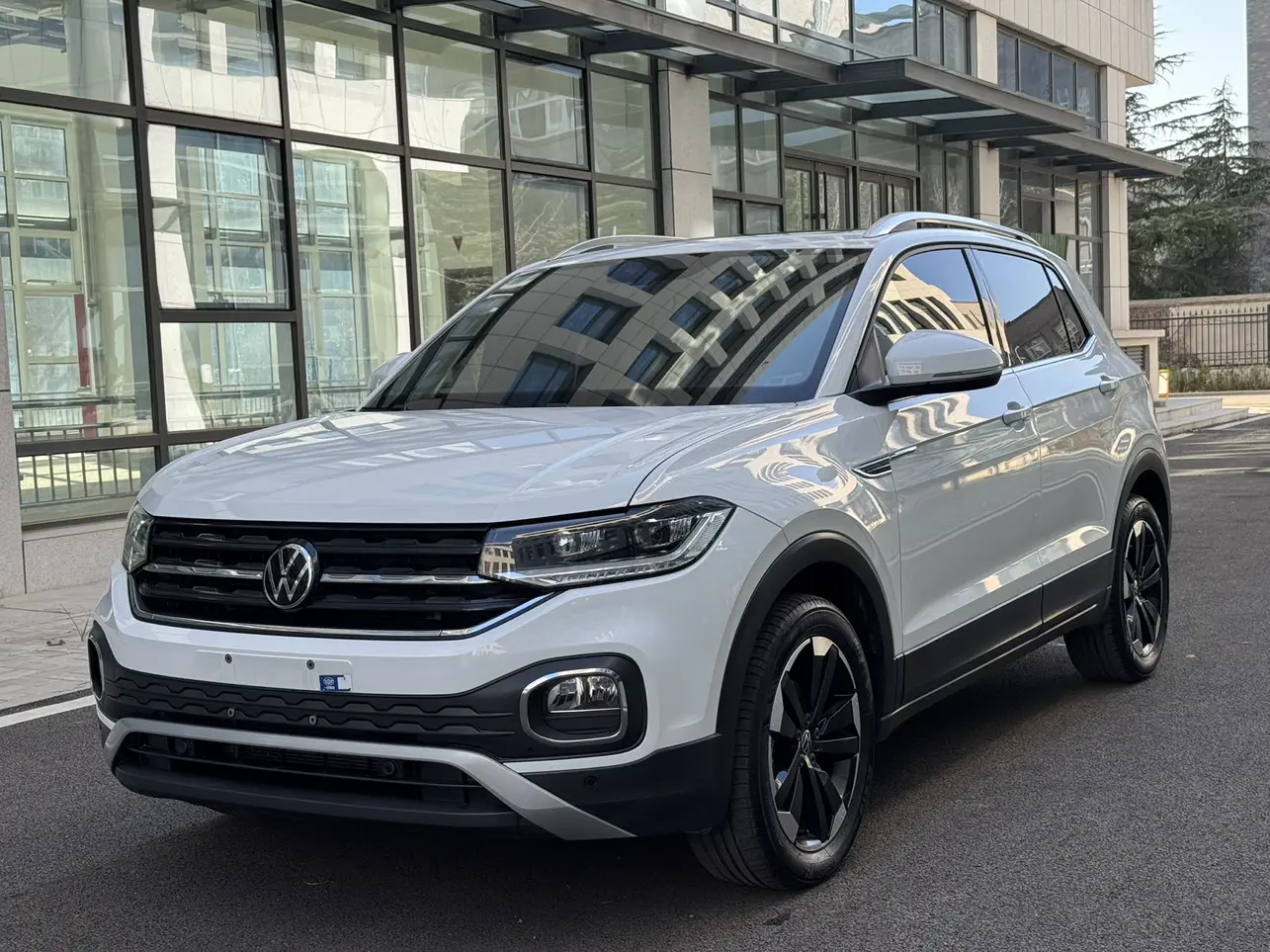 Volkswagen Explore the shadows  из Китая