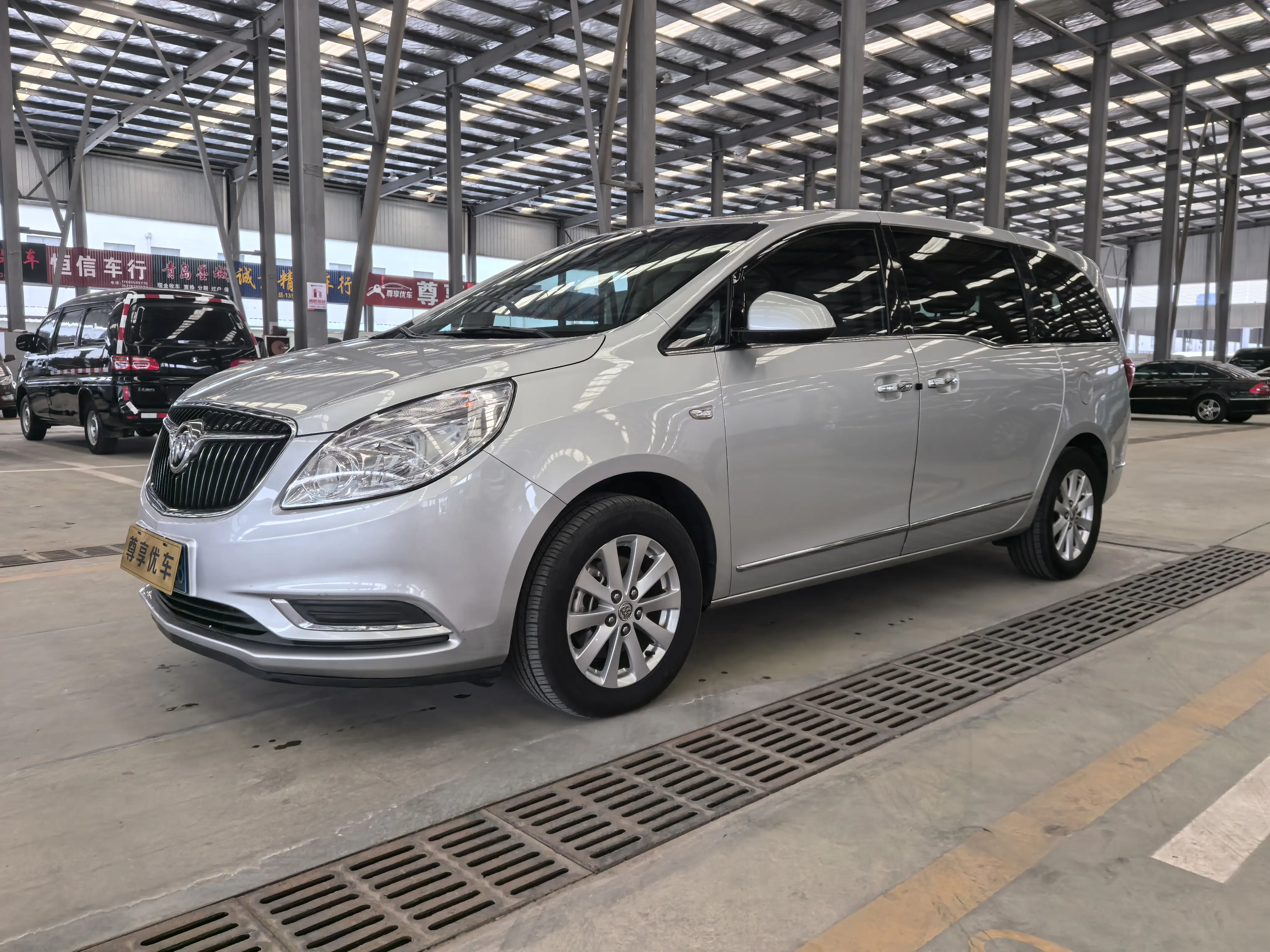 Buick GL8  из Китая