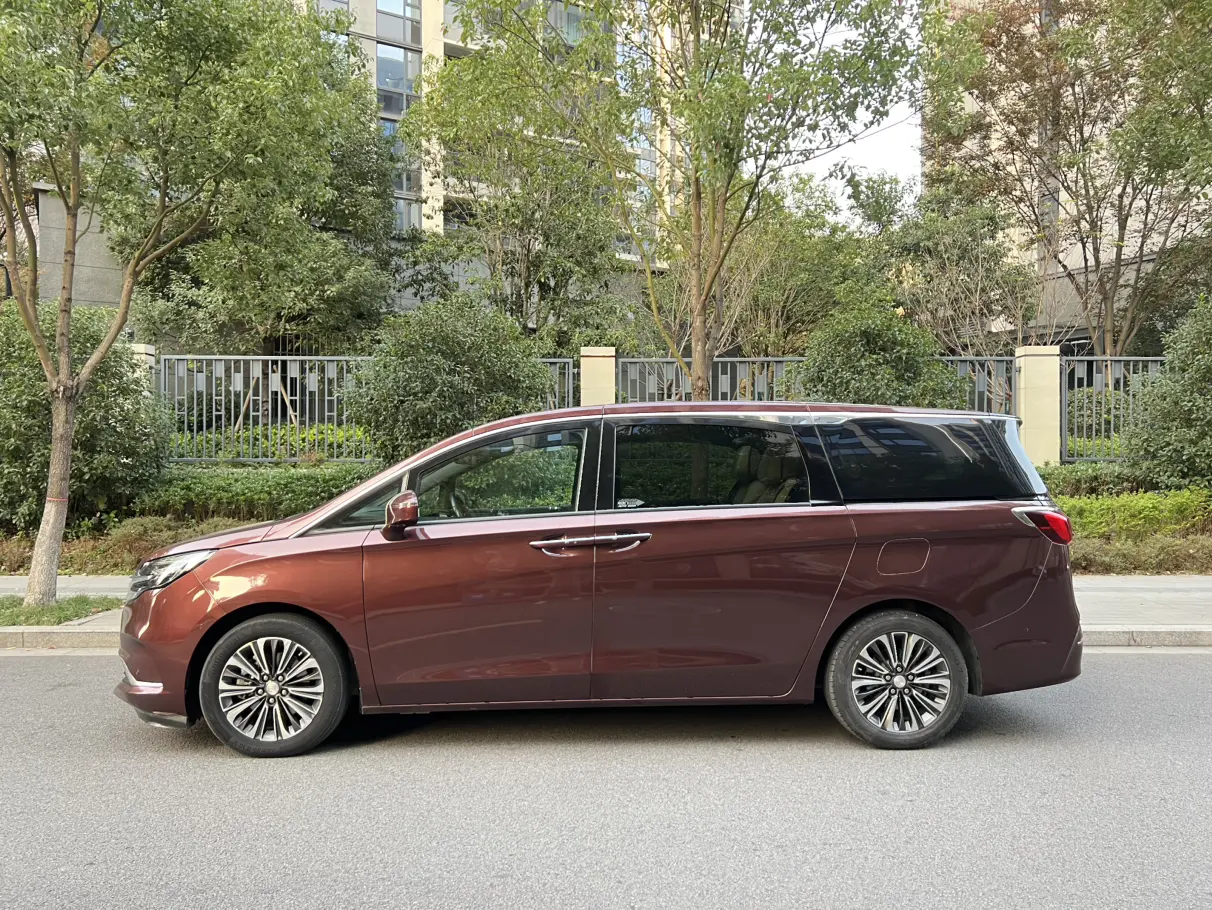 Buick GL8  из Китая