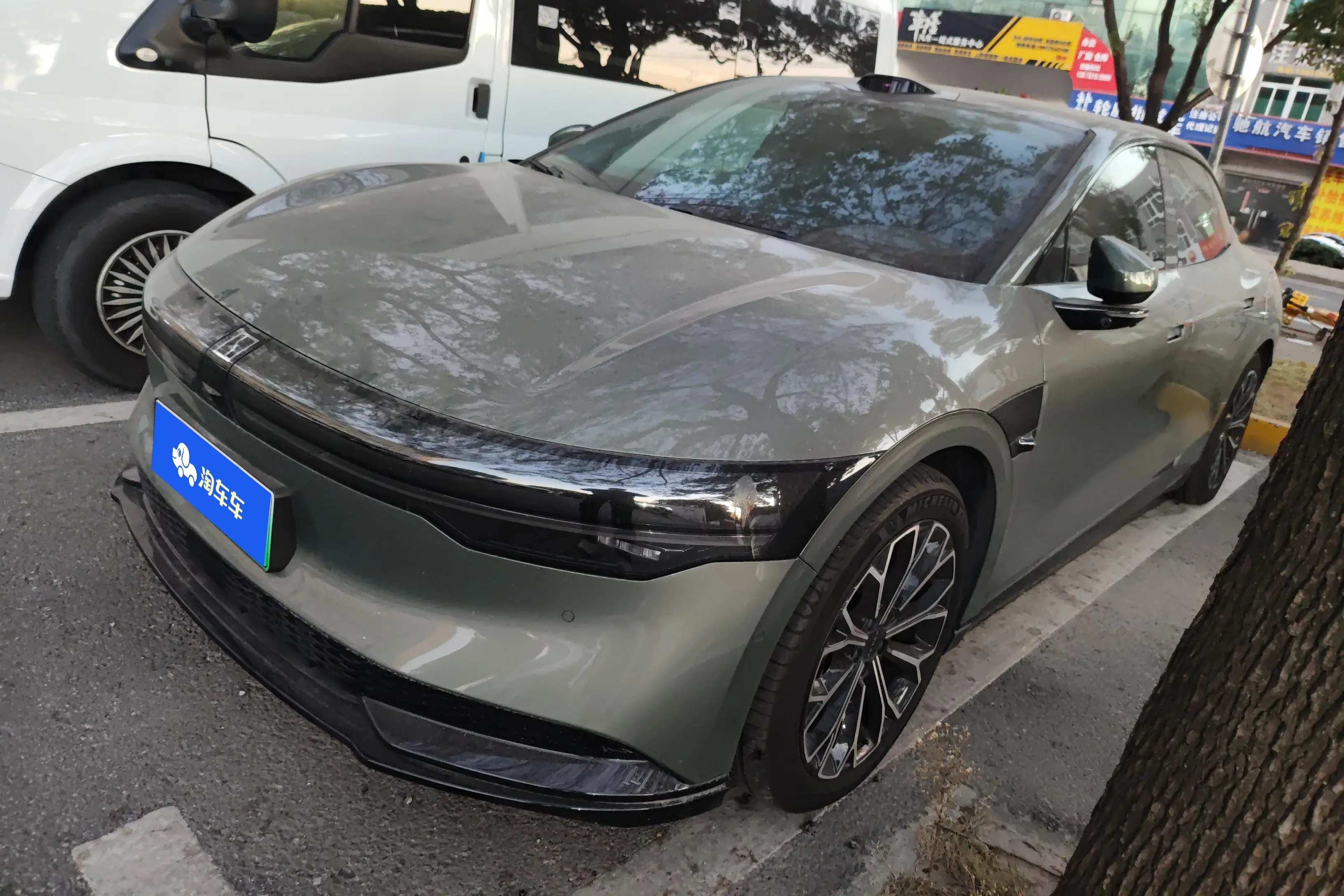 ZEEKR 007  из Китая