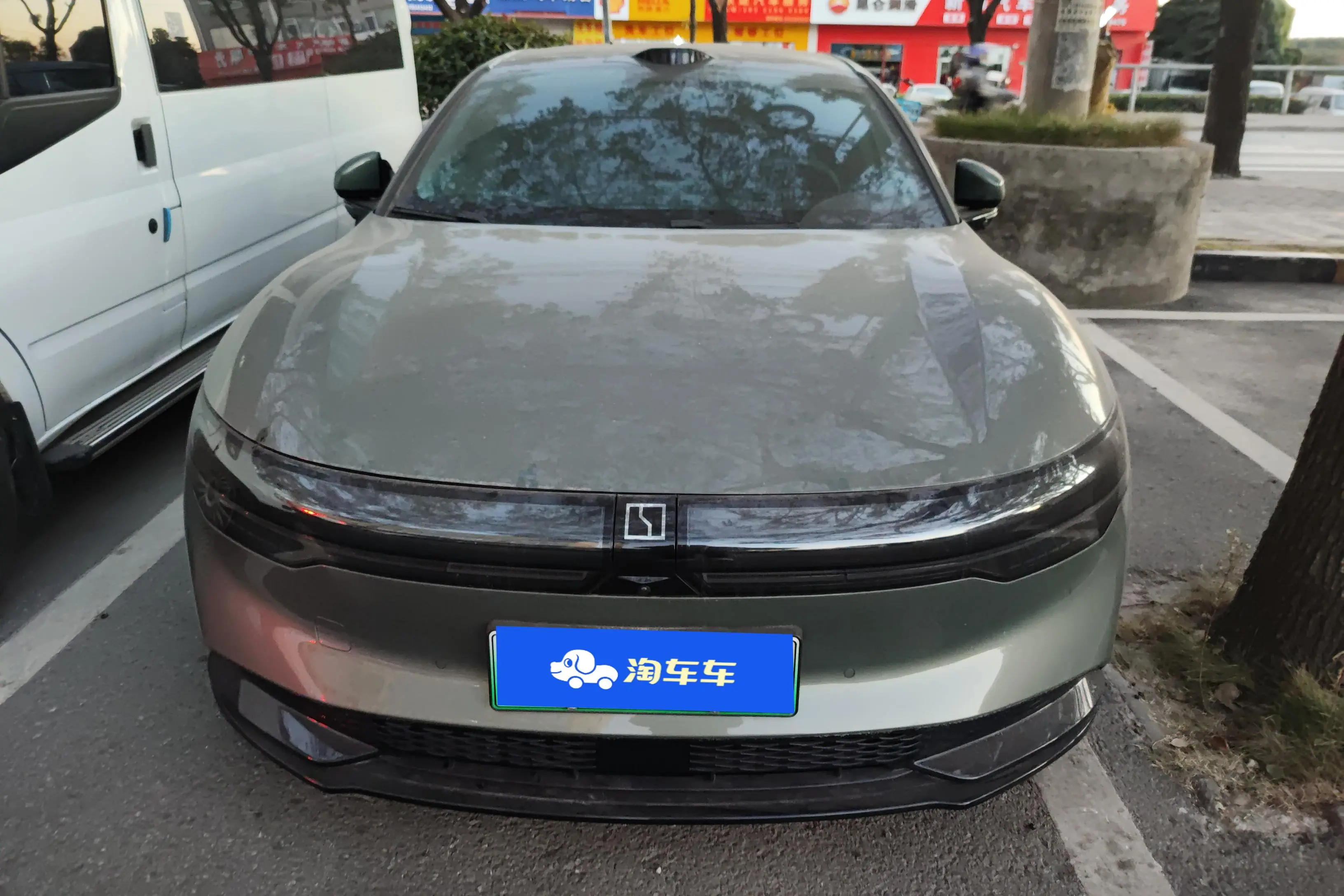 ZEEKR 007  из Китая