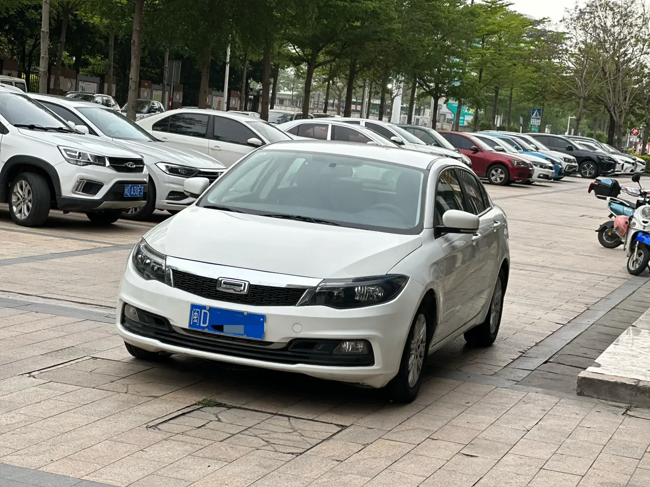 Qoros 3  из Китая
