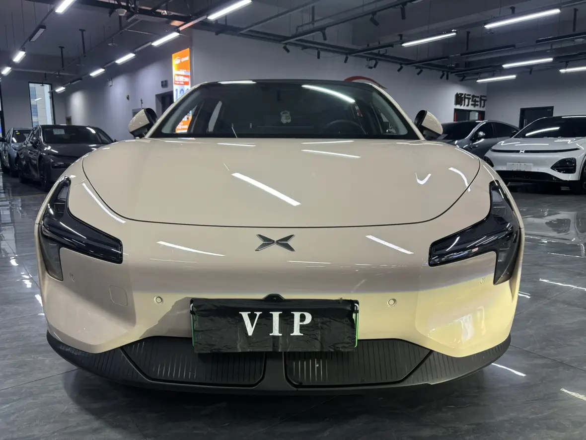 Xpeng Xiaopeng MONA M03  из Китая