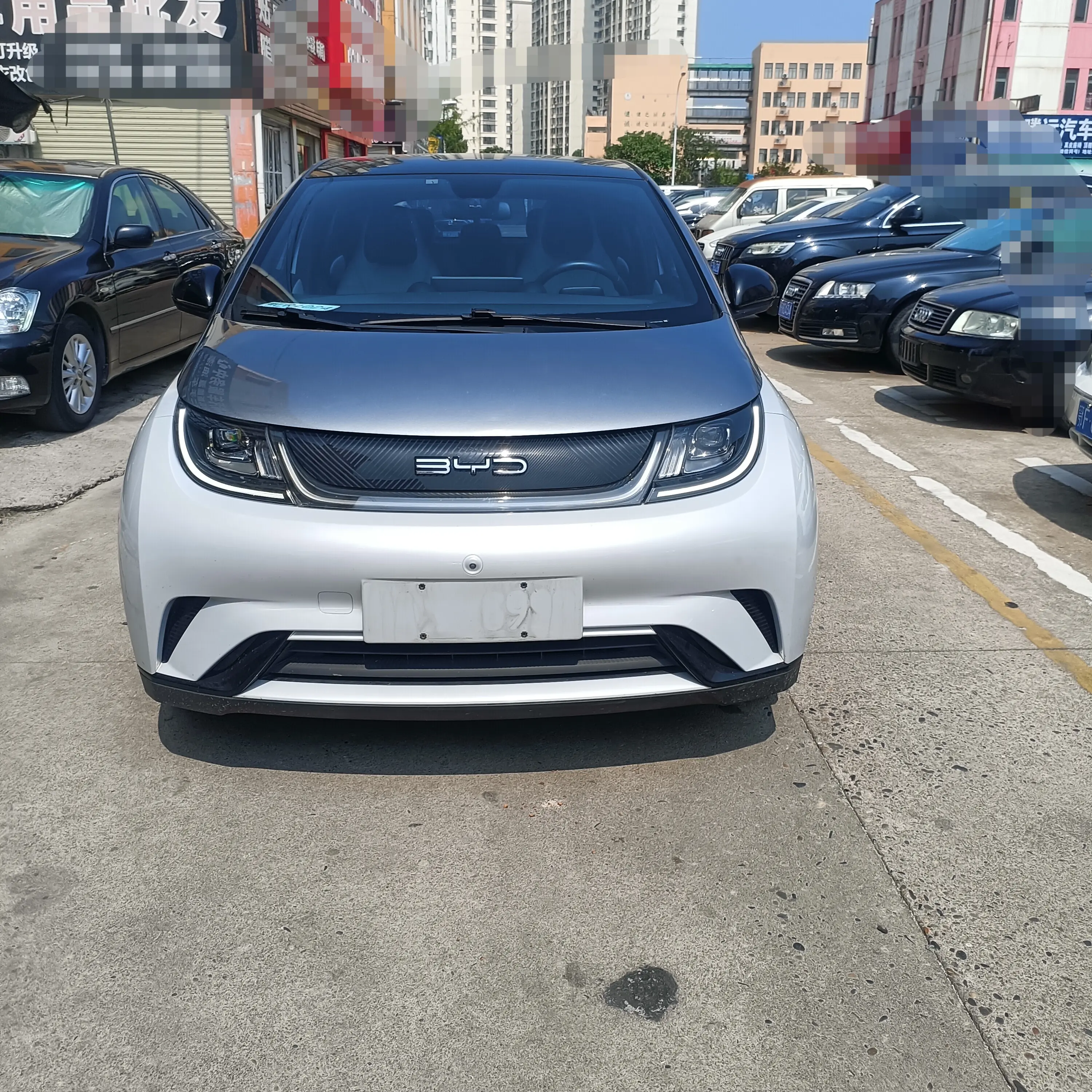 BYD Dolphin  из Китая
