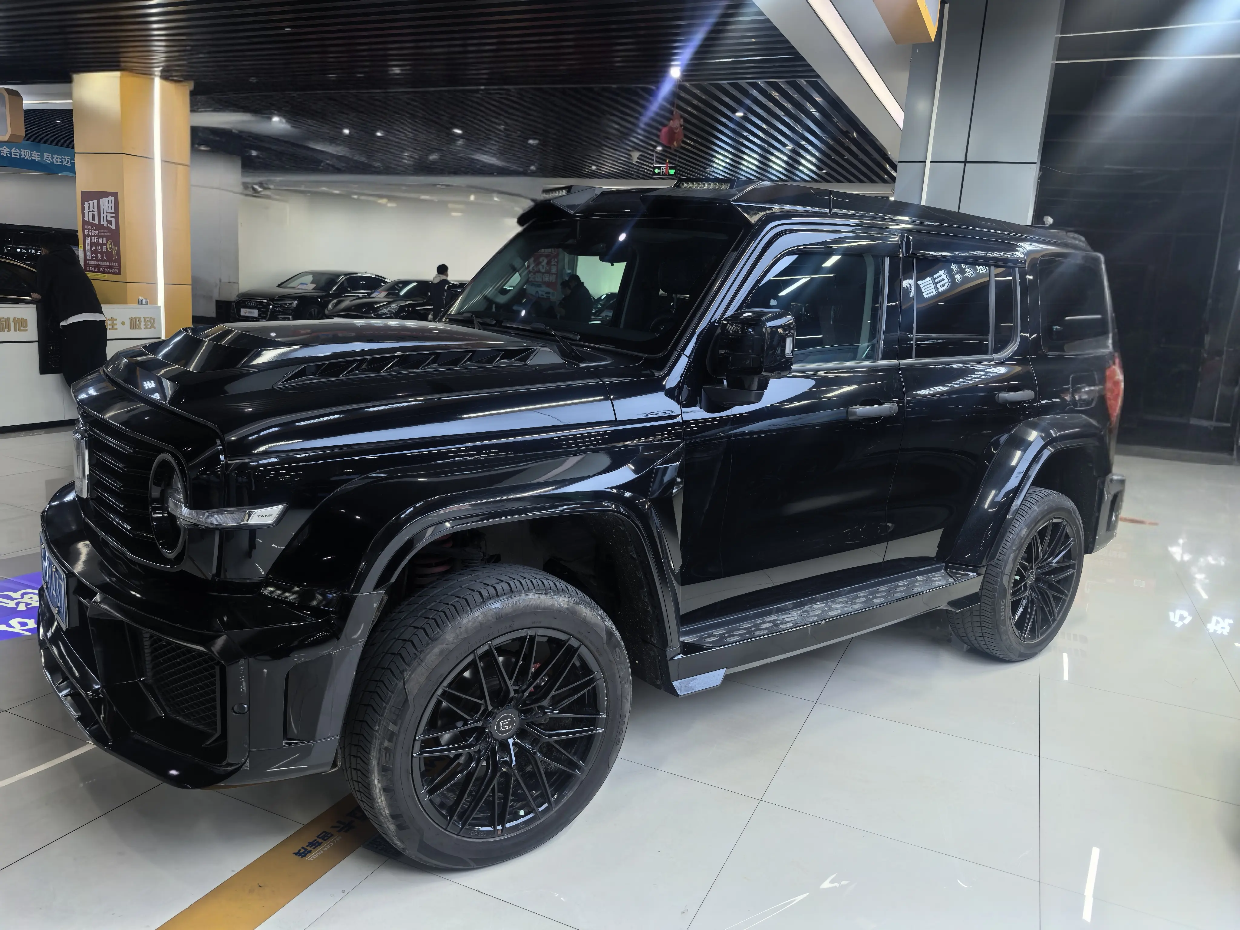 Tank 300  из Китая