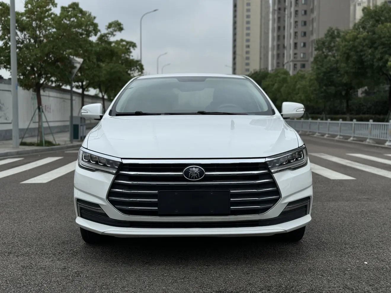 BYD Qin  из Китая