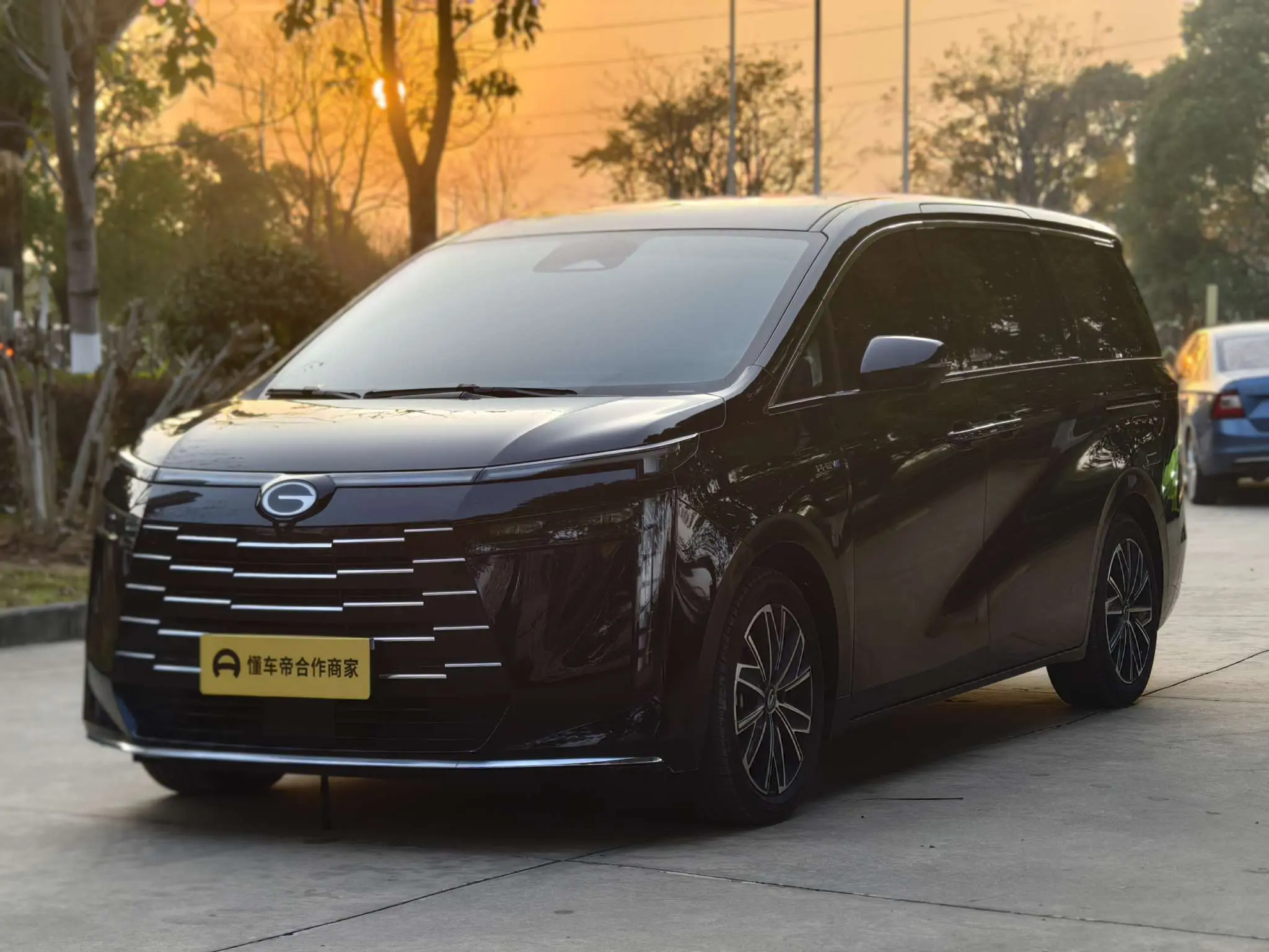 GAC Trumpchi E8 PHEV  из Китая