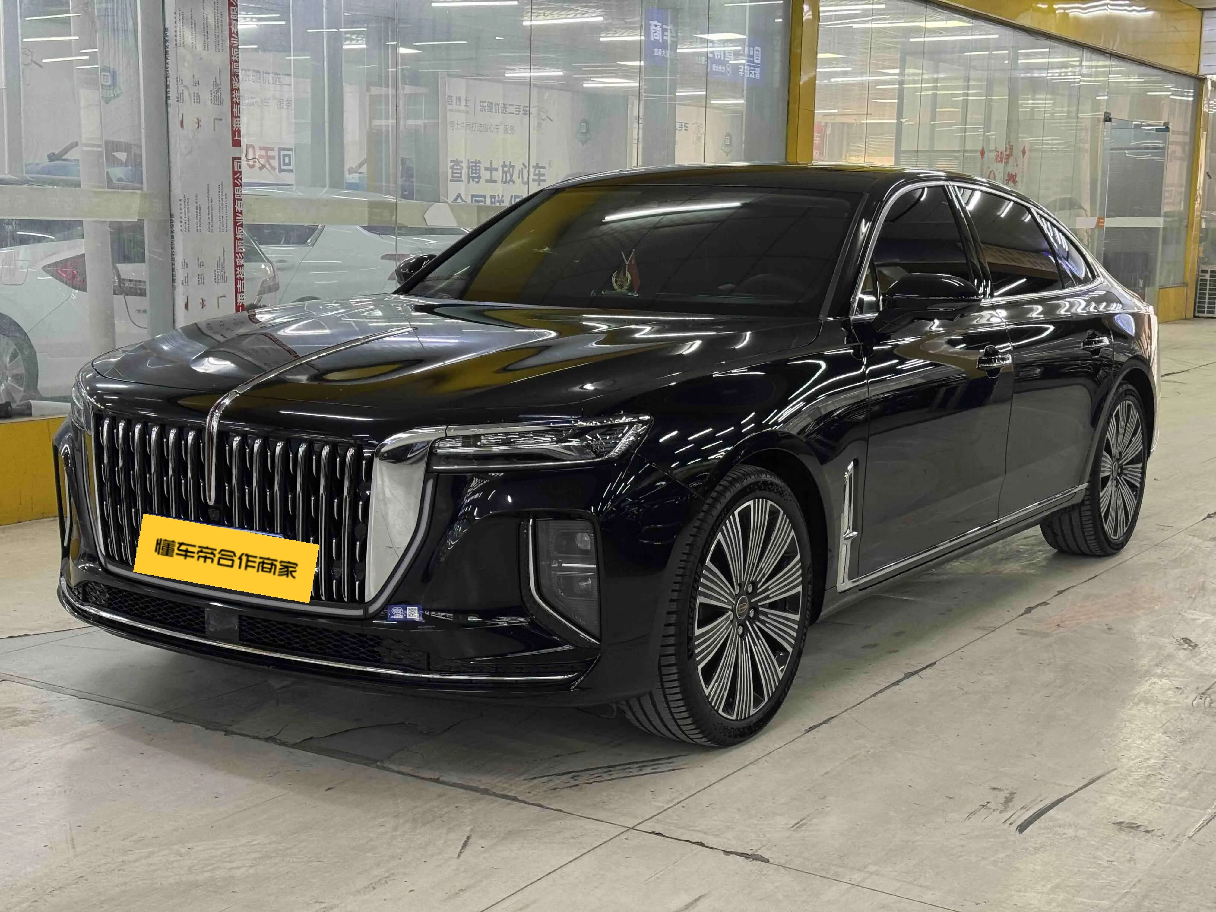 Hongqi H9  из Китая