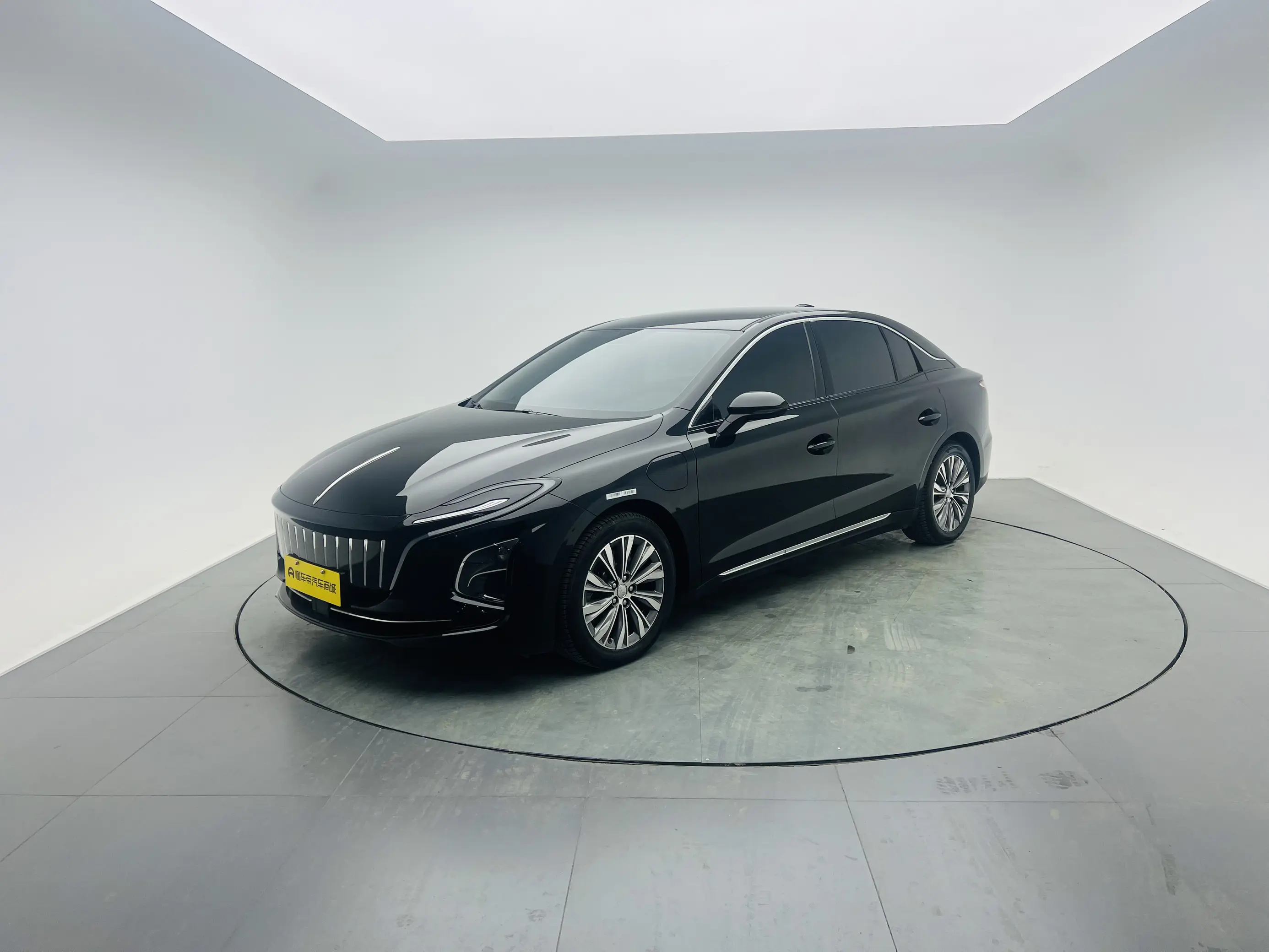 Hongqi E-QM5  из Китая