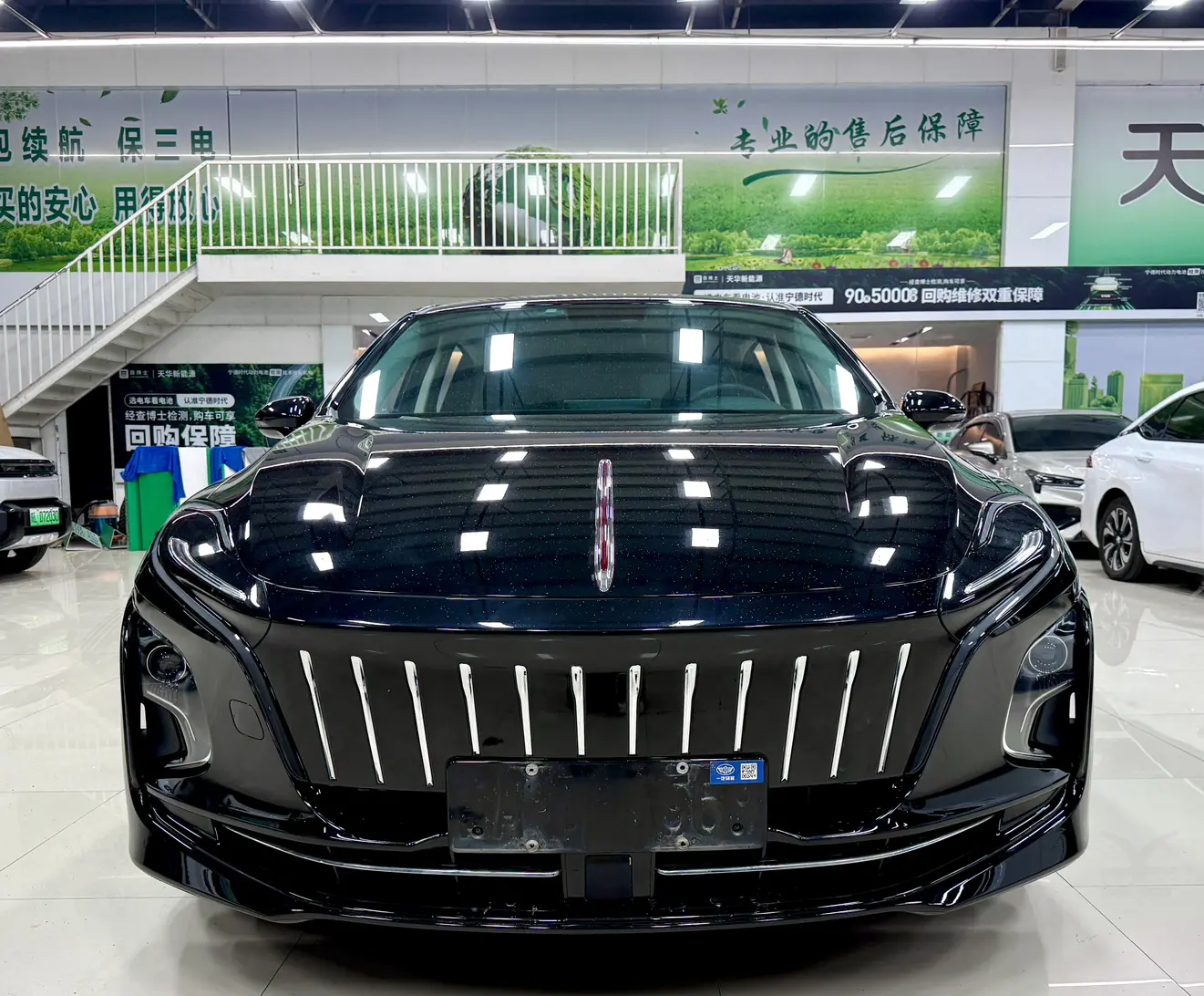 Hongqi E-QM5  из Китая