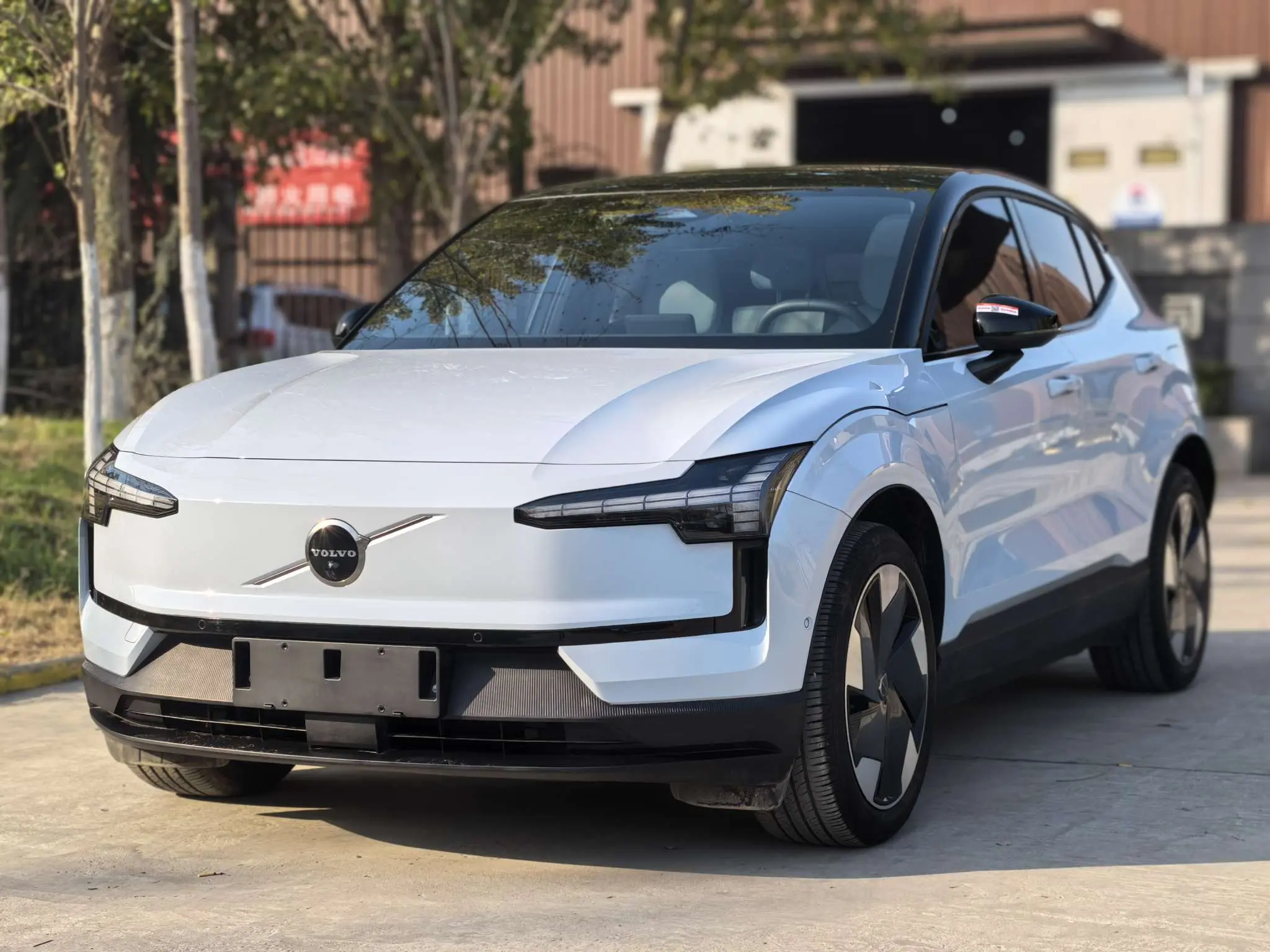 Volvo EX30  из Китая