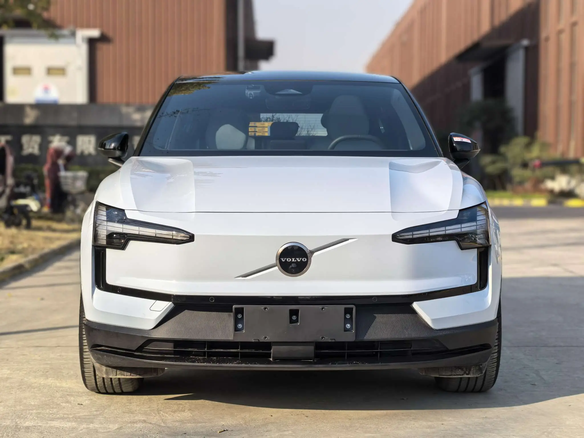 Volvo EX30  из Китая