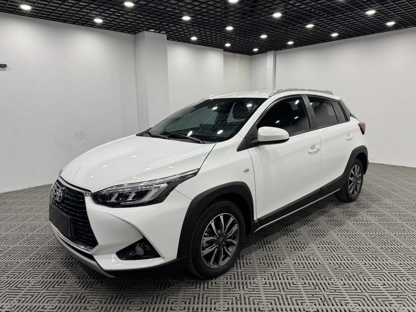 Toyota Yaris L  из Китая