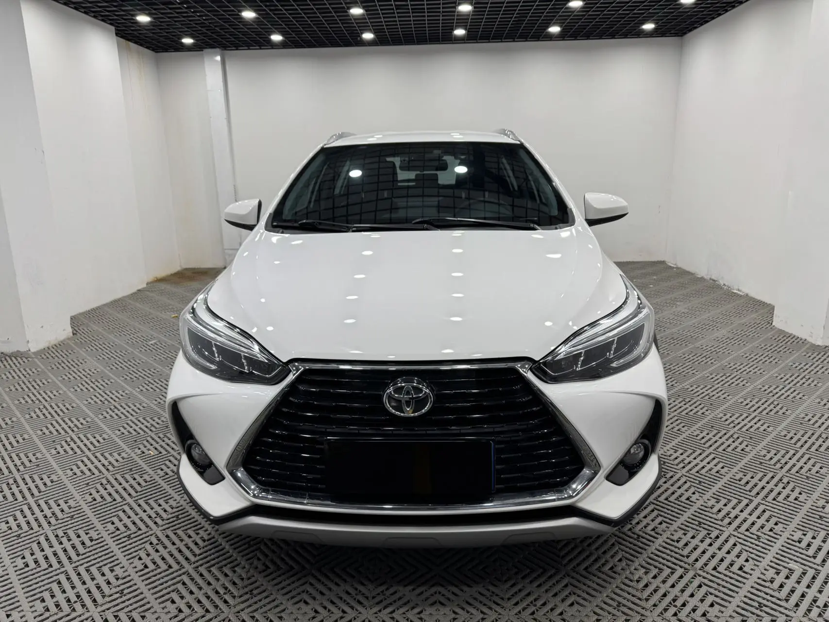 Toyota Yaris L  из Китая