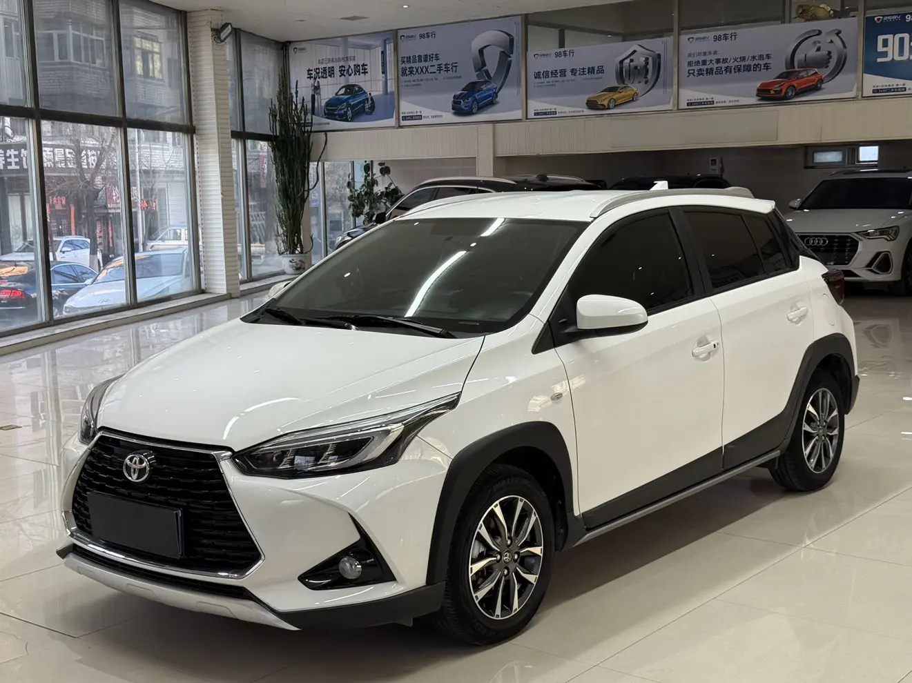 Toyota Yaris L  из Китая