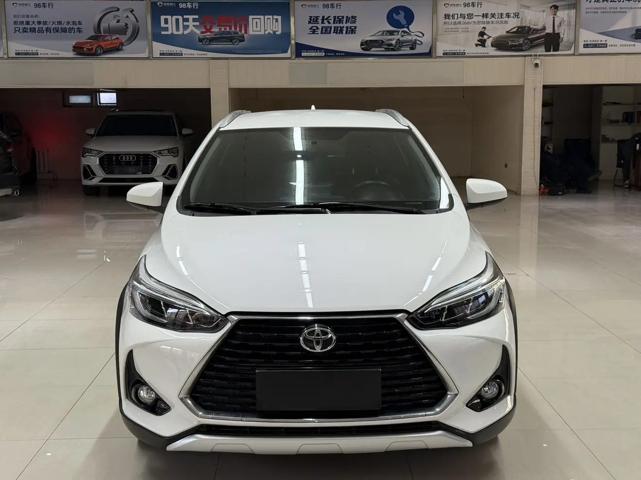 Toyota Yaris L  из Китая