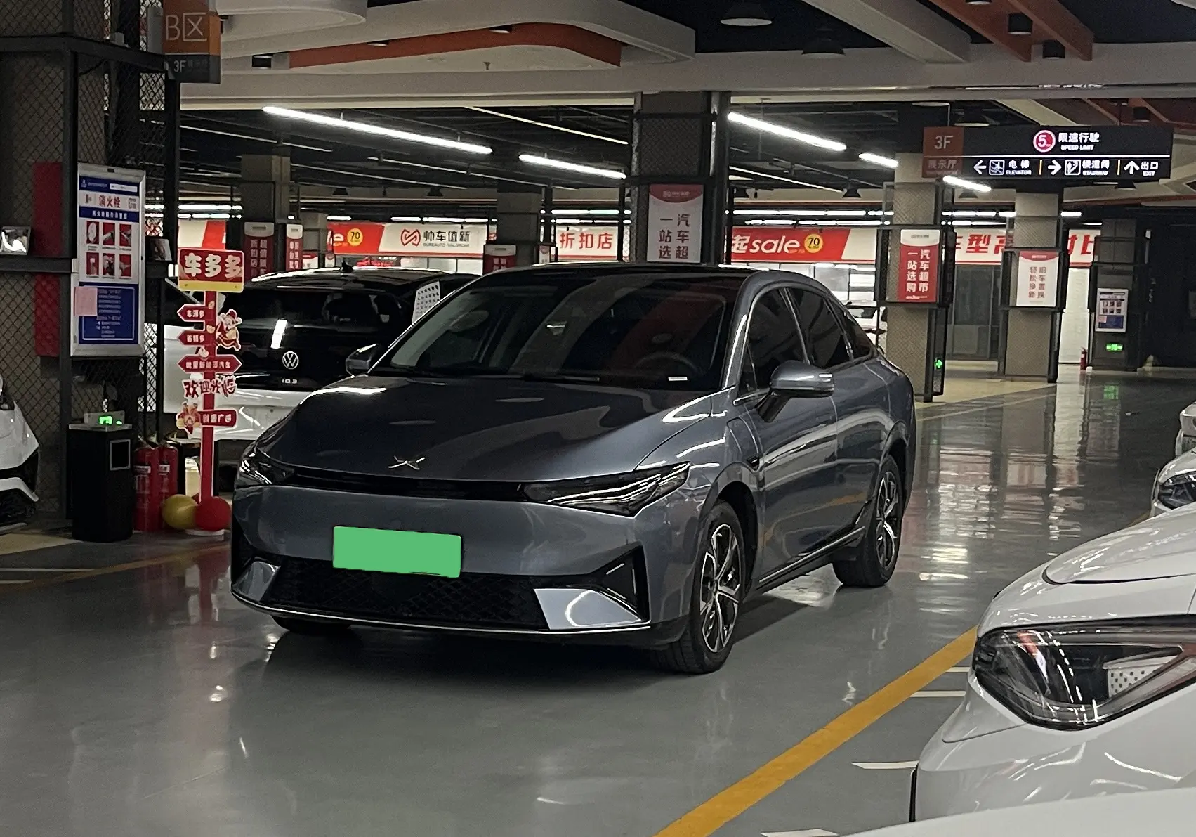 Xpeng P5  из Китая