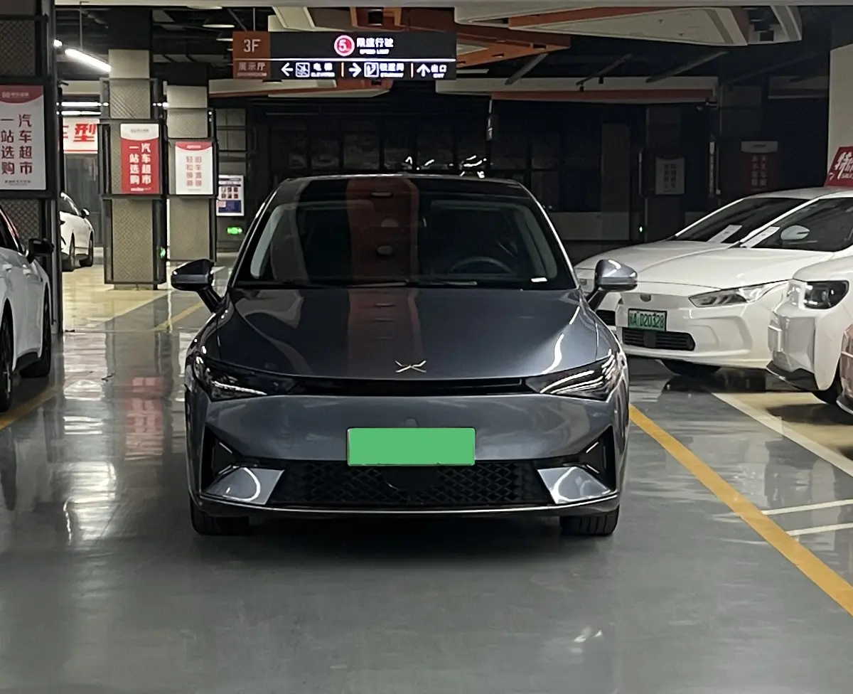 Xpeng P5  из Китая