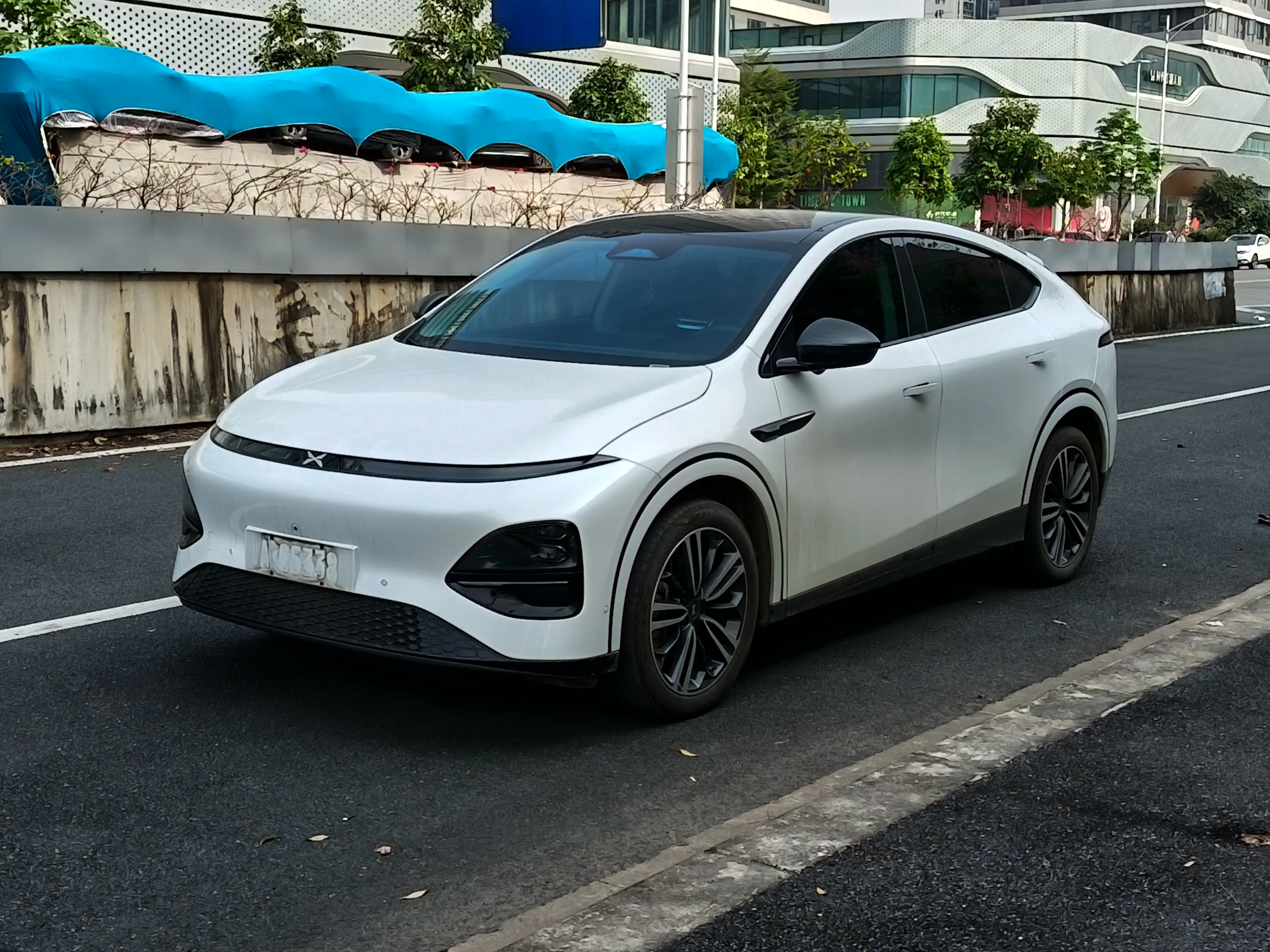 Xpeng G6  из Китая