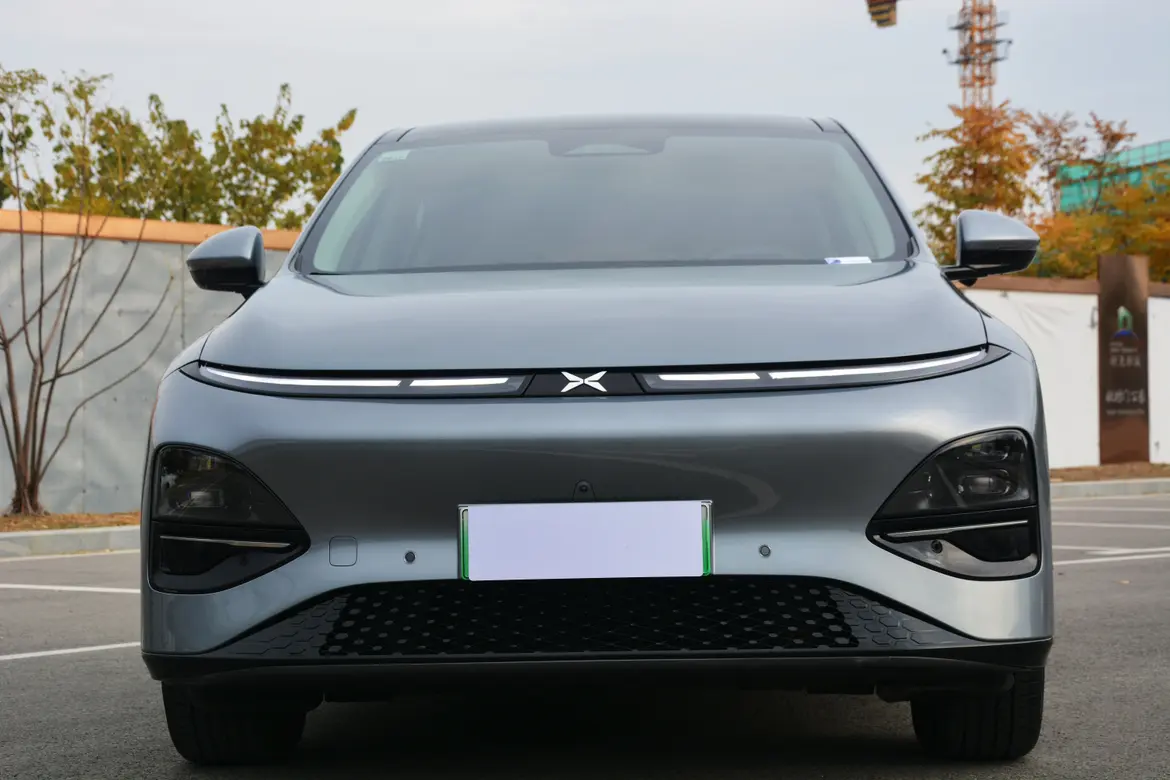 Xpeng G6  из Китая