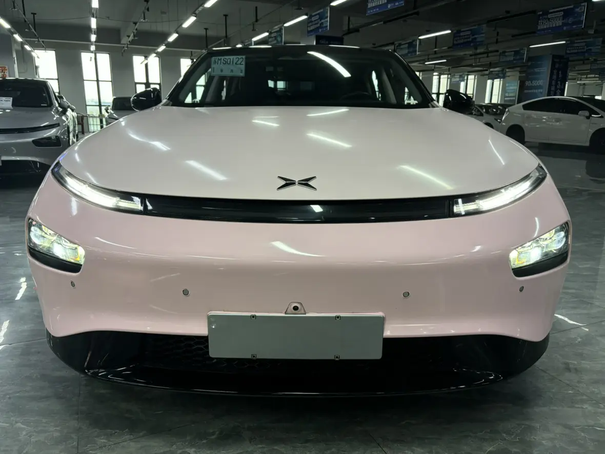 Xpeng P7  из Китая