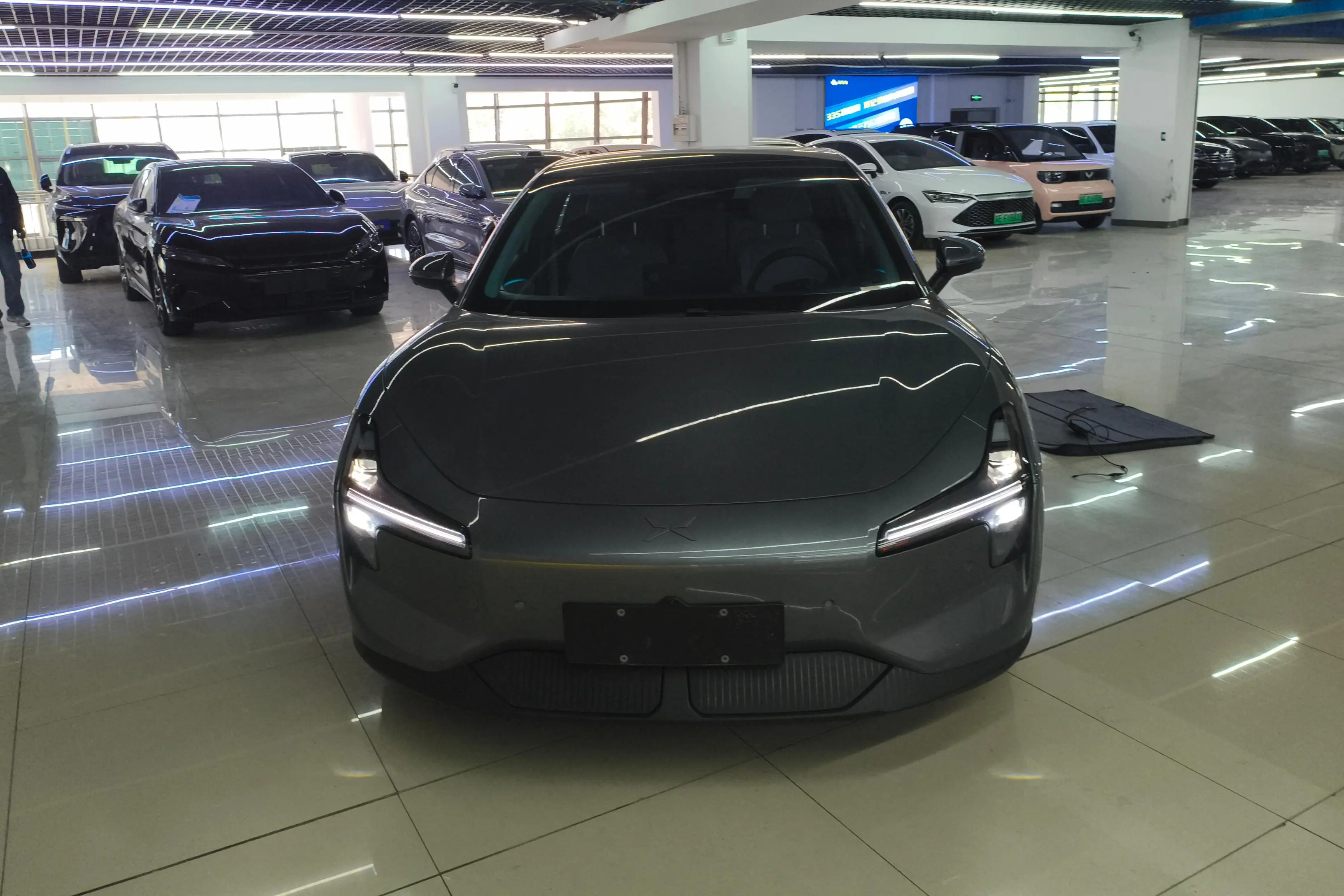 Xpeng Xiaopeng MONA M03  из Китая