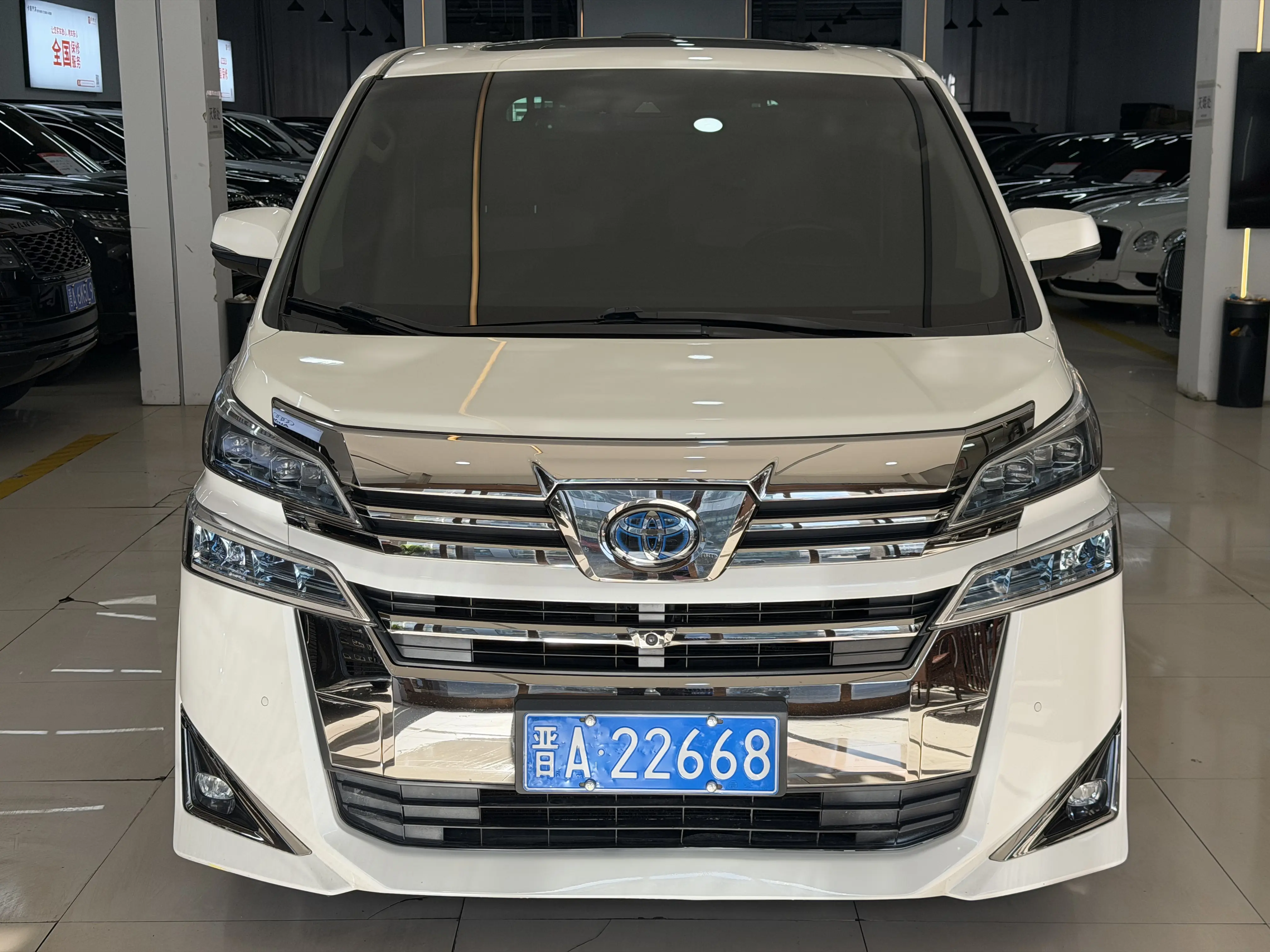 Toyota Crown Wellfire (Wilfa)  из Китая