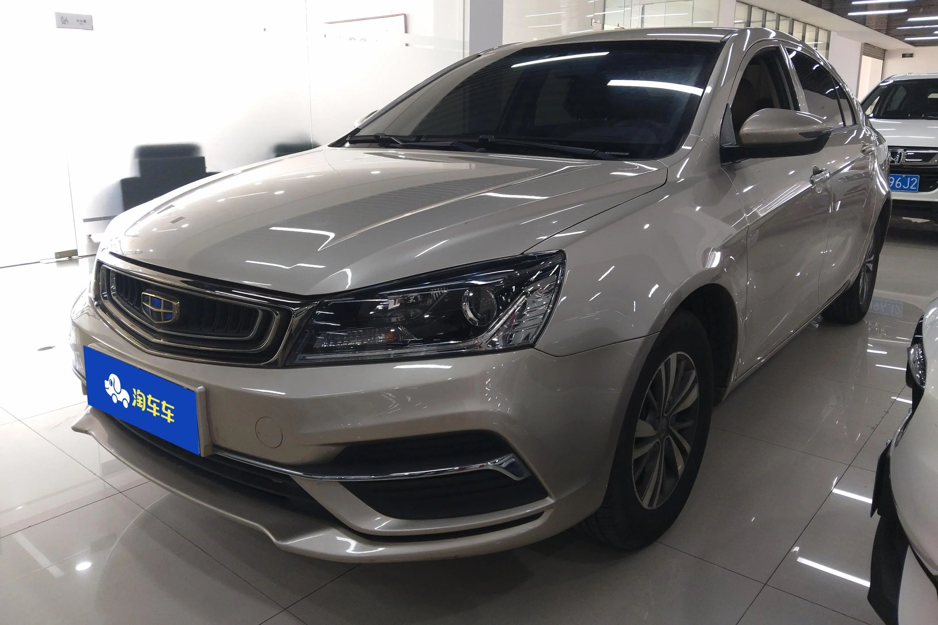 Geely Emgrand  из Китая
