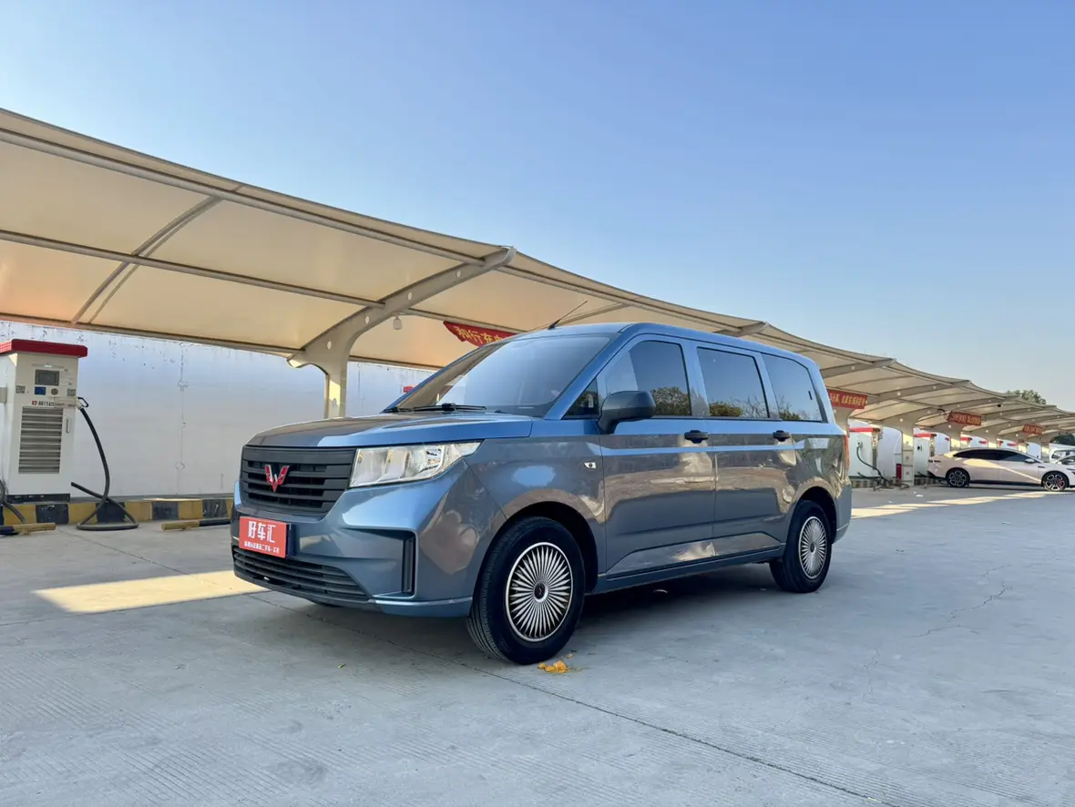 Wuling Hongguang PLUS  из Китая