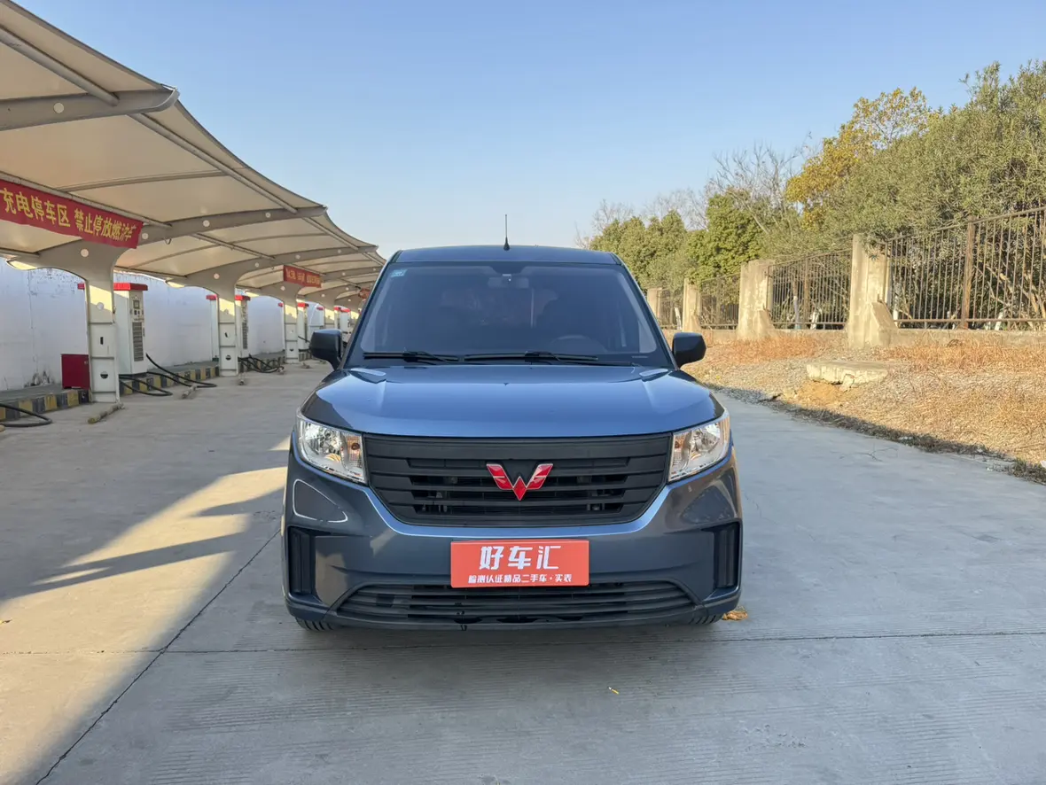 Wuling Hongguang PLUS  из Китая
