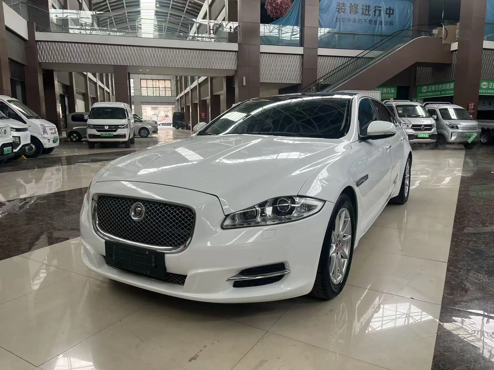 Jaguar XJ  из Китая