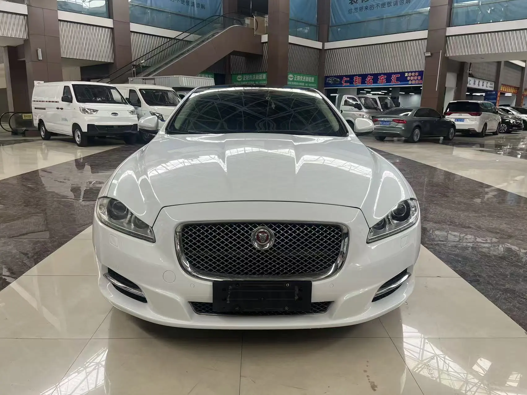 Jaguar XJ  из Китая