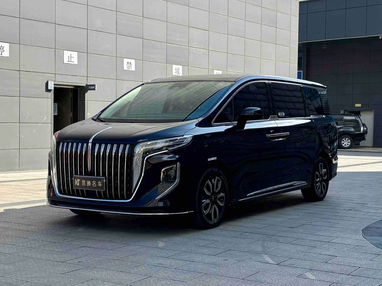 Hongqi HQ9  из Китая