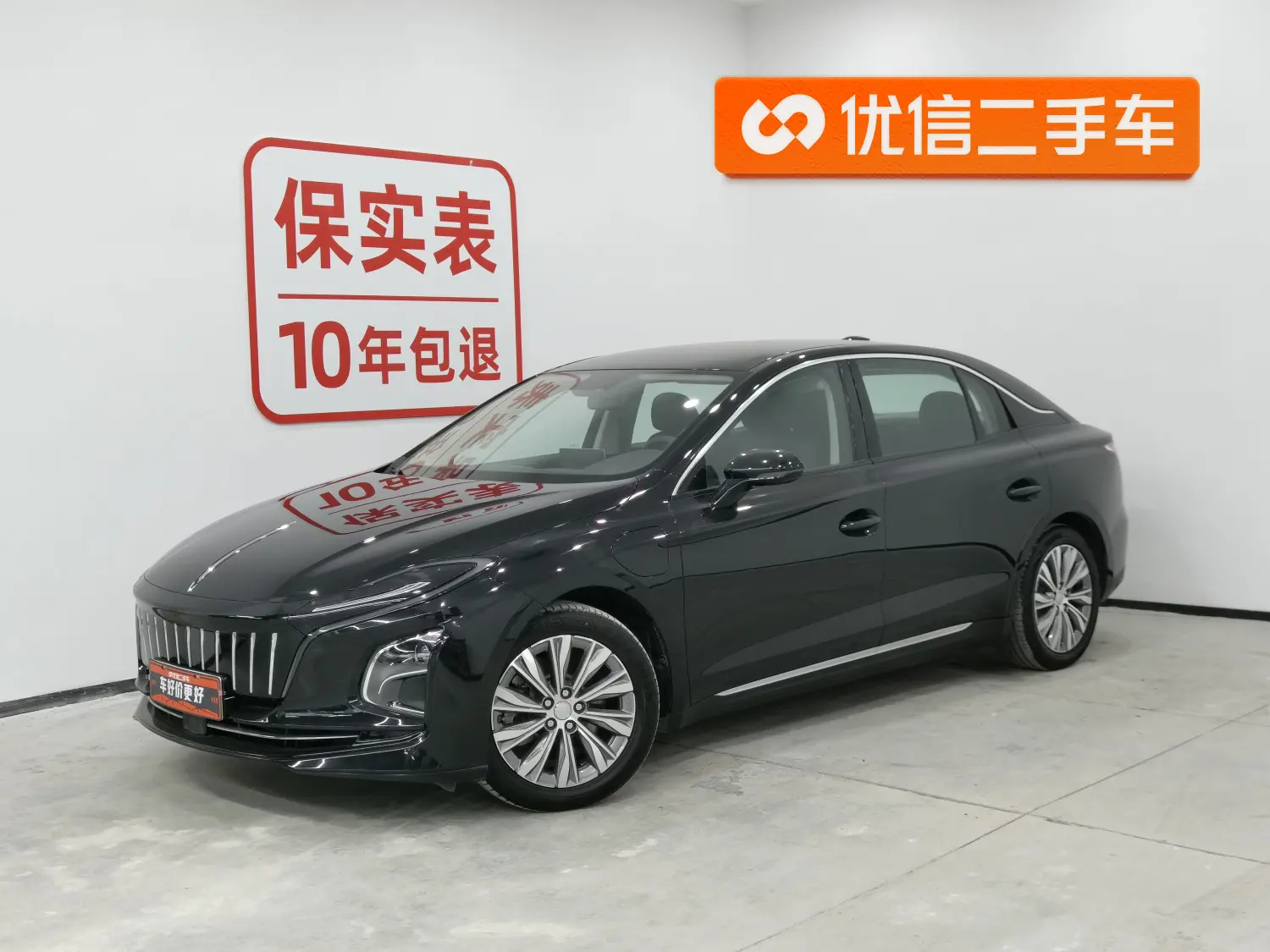 Hongqi E-QM5  из Китая