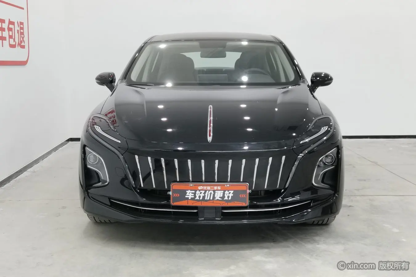 Hongqi E-QM5  из Китая