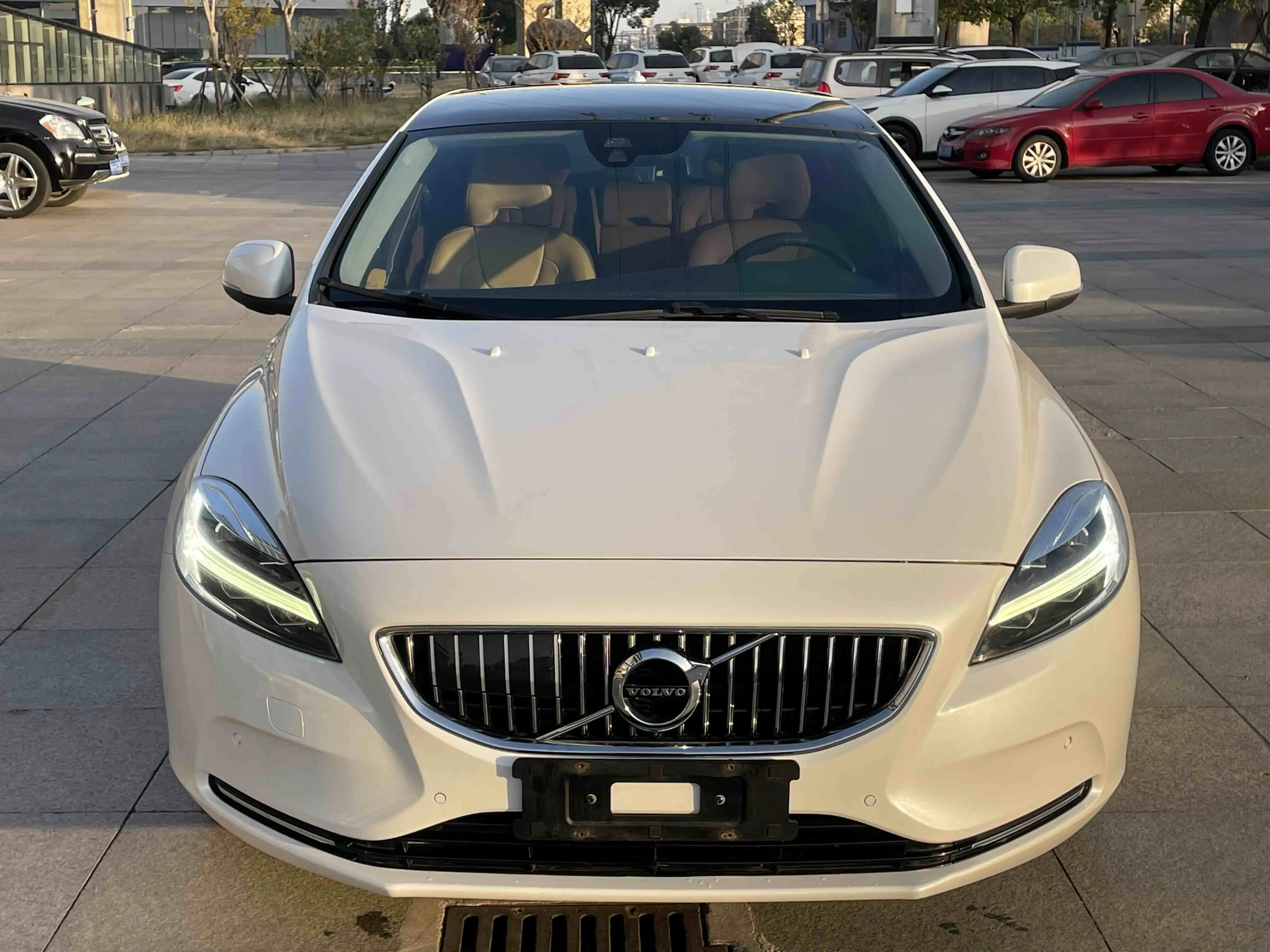 Volvo V40  из Китая