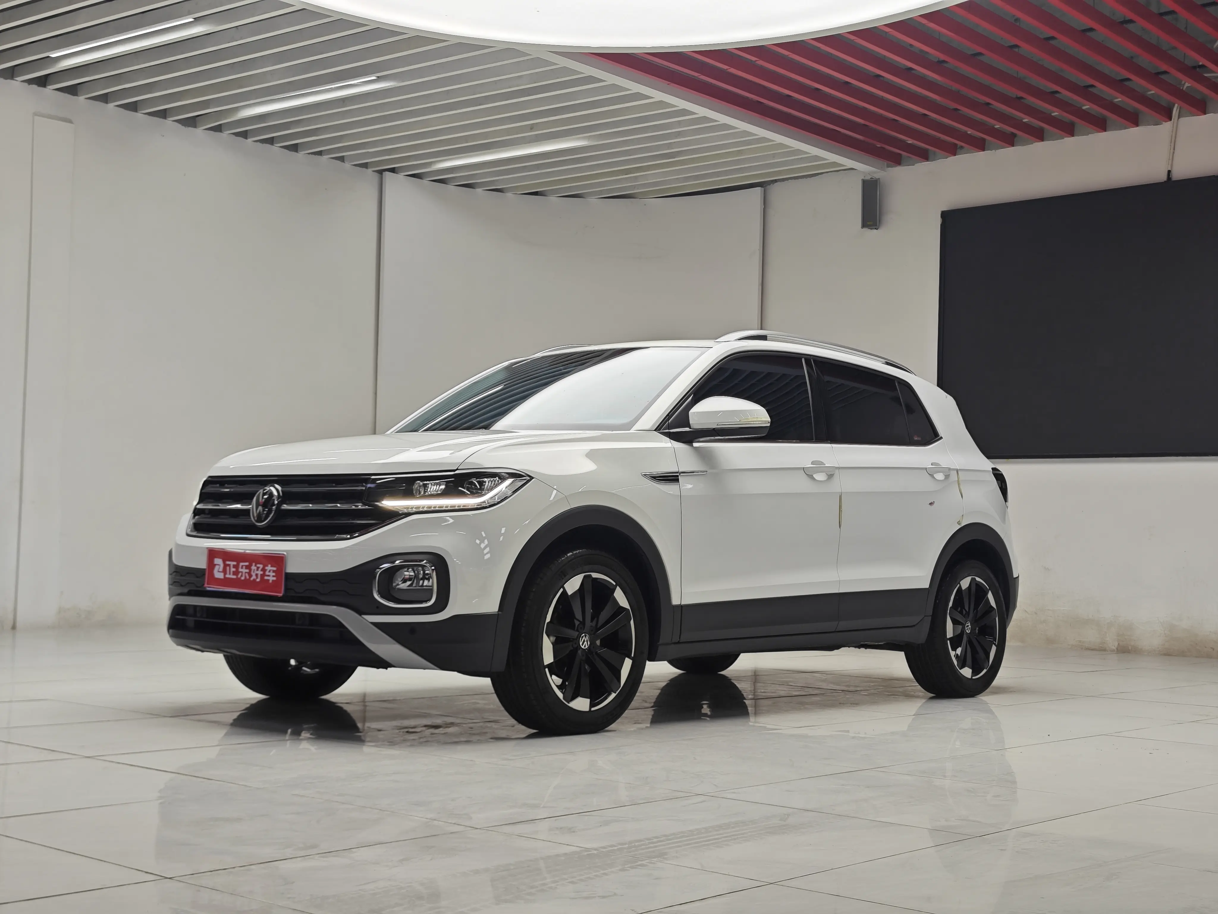 Volkswagen Explore the shadows  из Китая