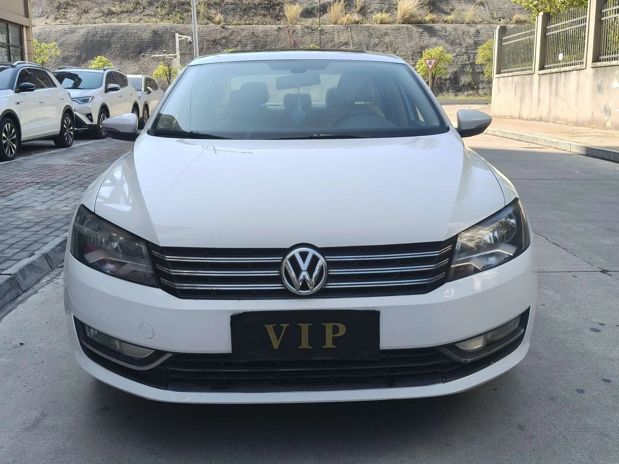 Volkswagen Passat  из Китая