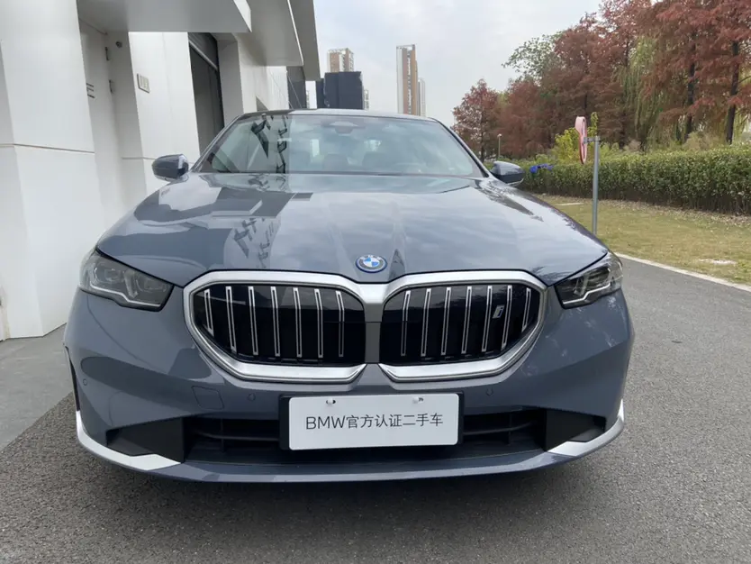BMW i5  из Китая