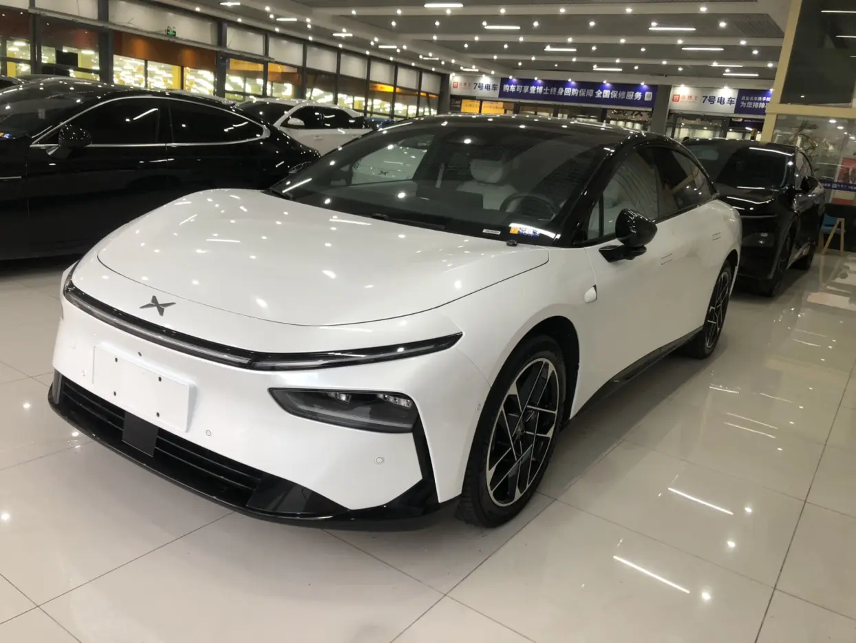 Xpeng P7+  из Китая