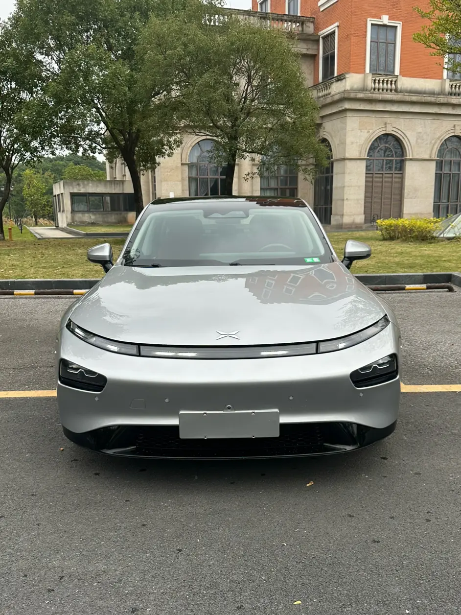 Xpeng P7  из Китая