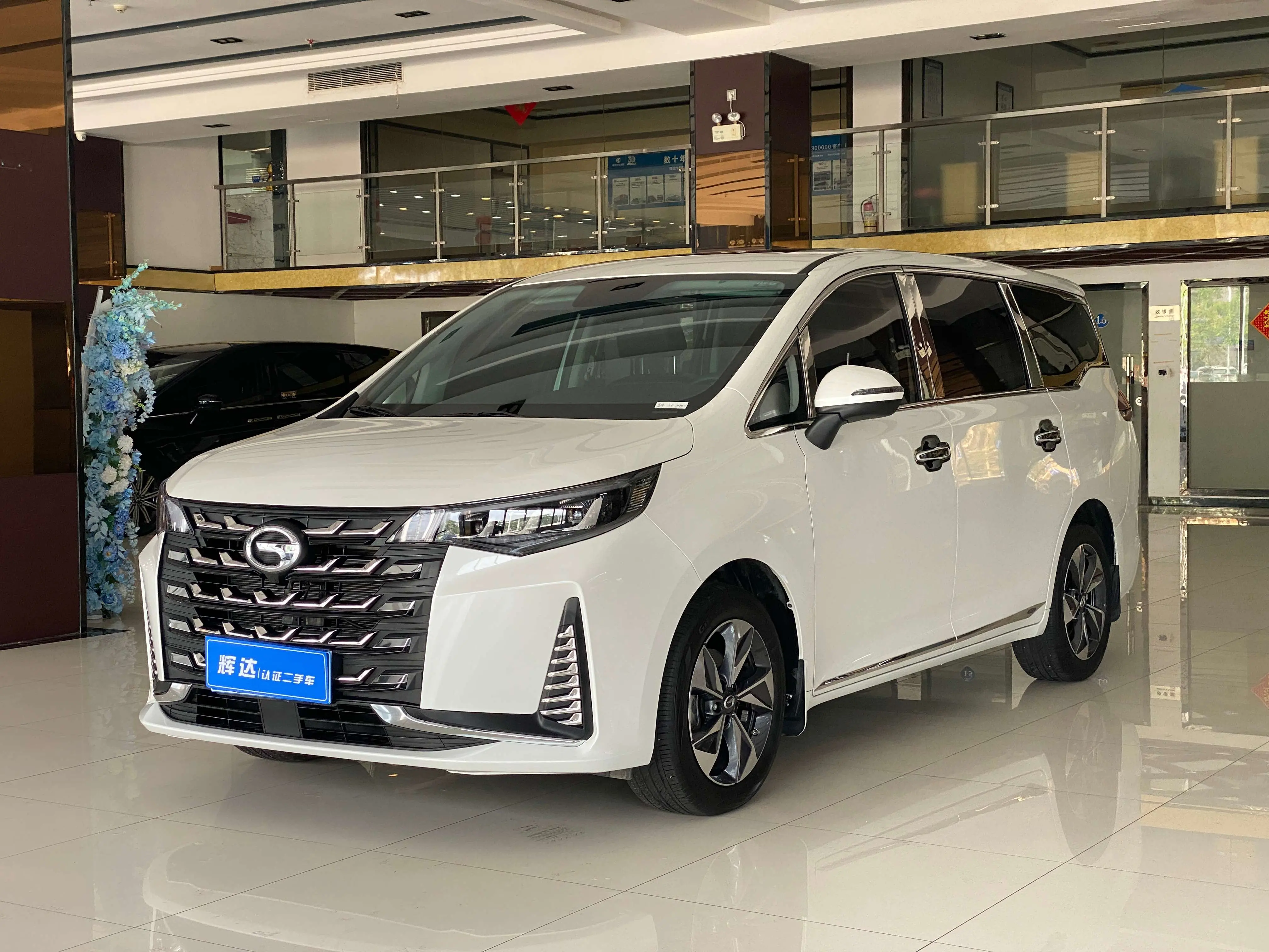 GAC Trumpchi M6  из Китая