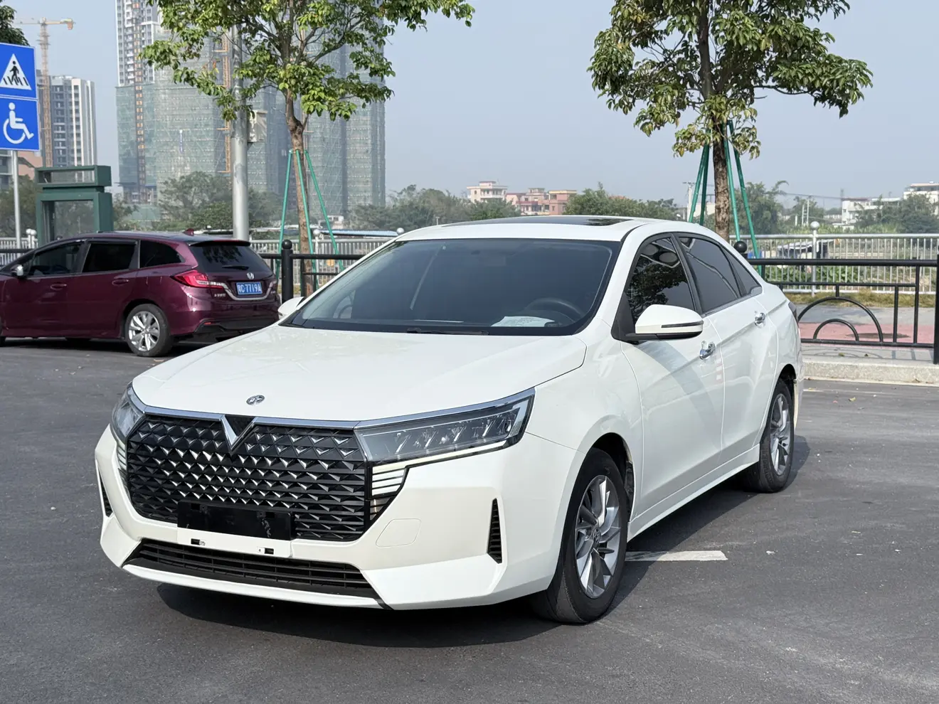 Kai Chen Venucia D60  из Китая