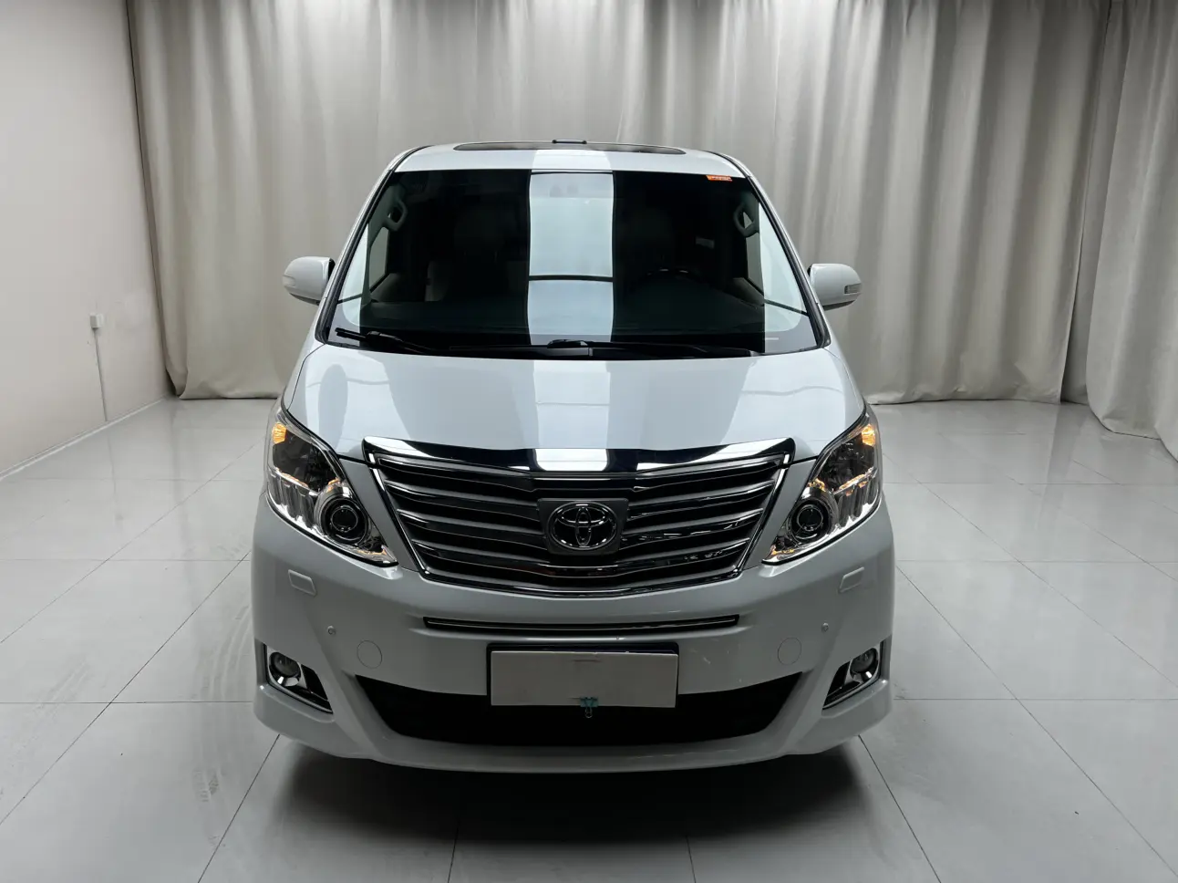 Toyota Alphard (Elfa)  из Китая