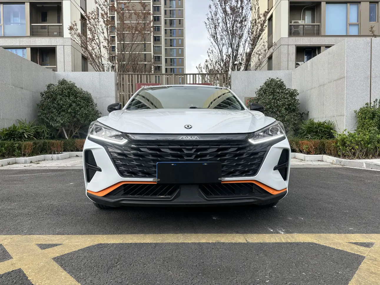 Dongfeng Yixuan  из Китая