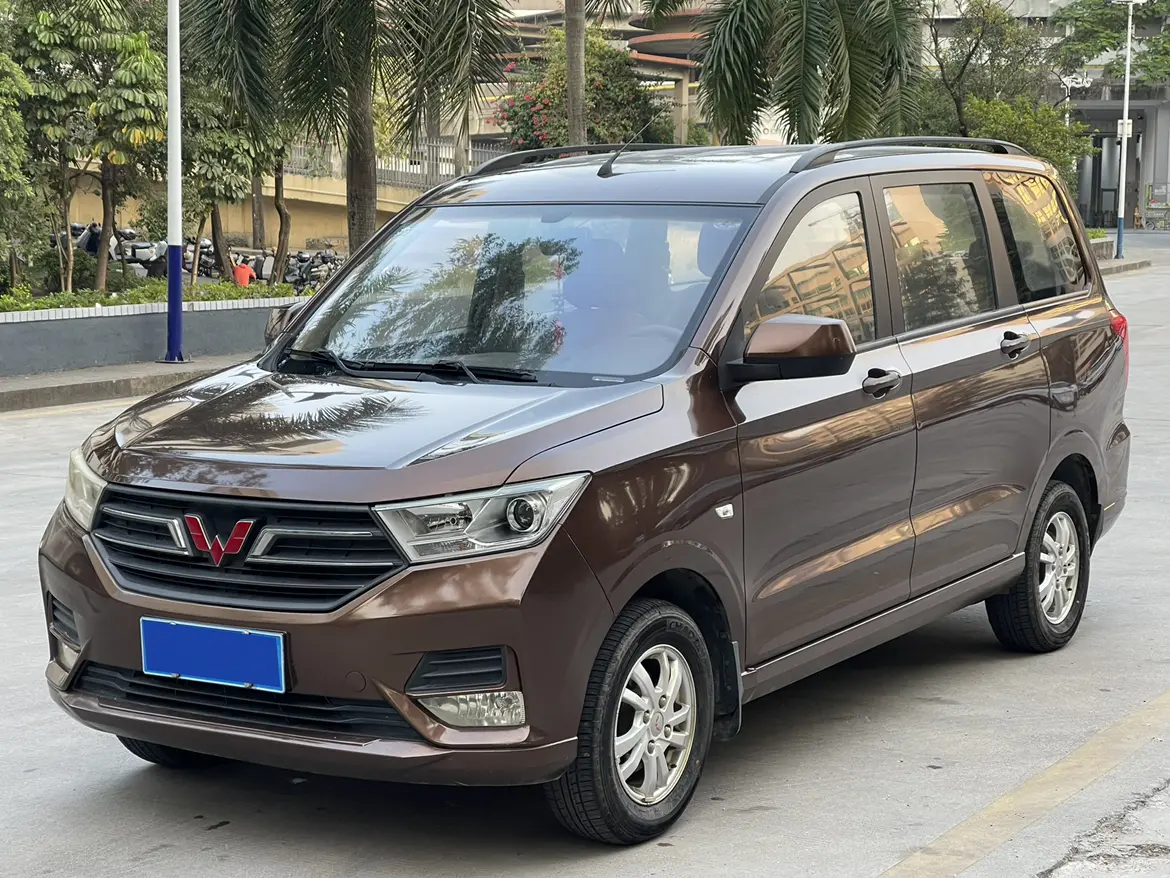 Wuling Hongguang  из Китая