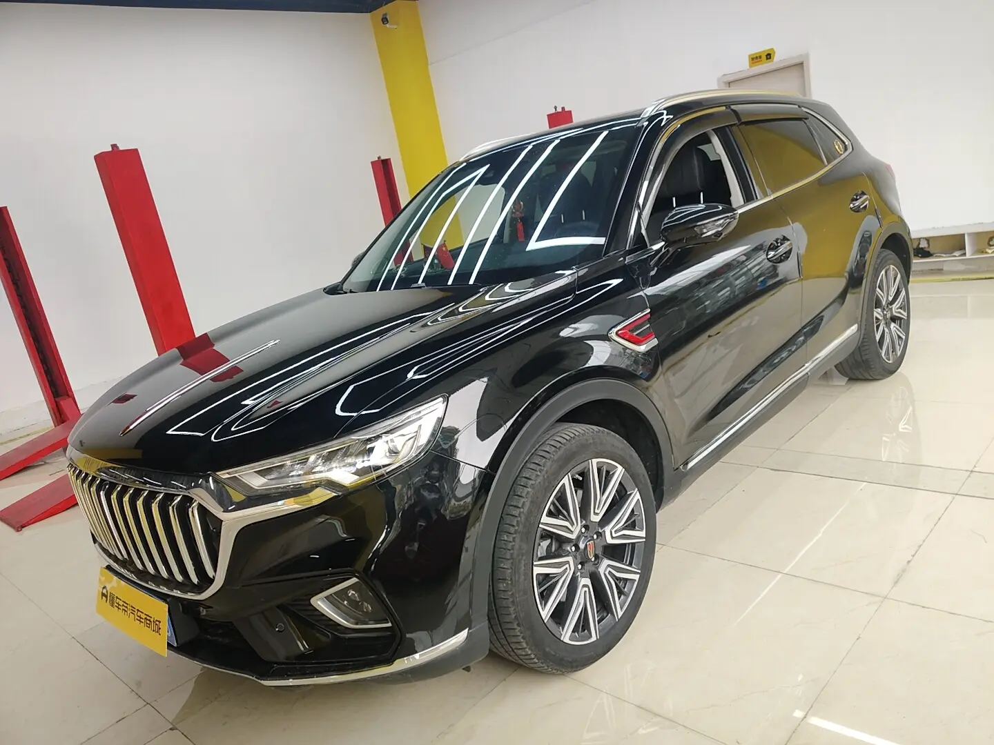 Hongqi HS5  из Китая