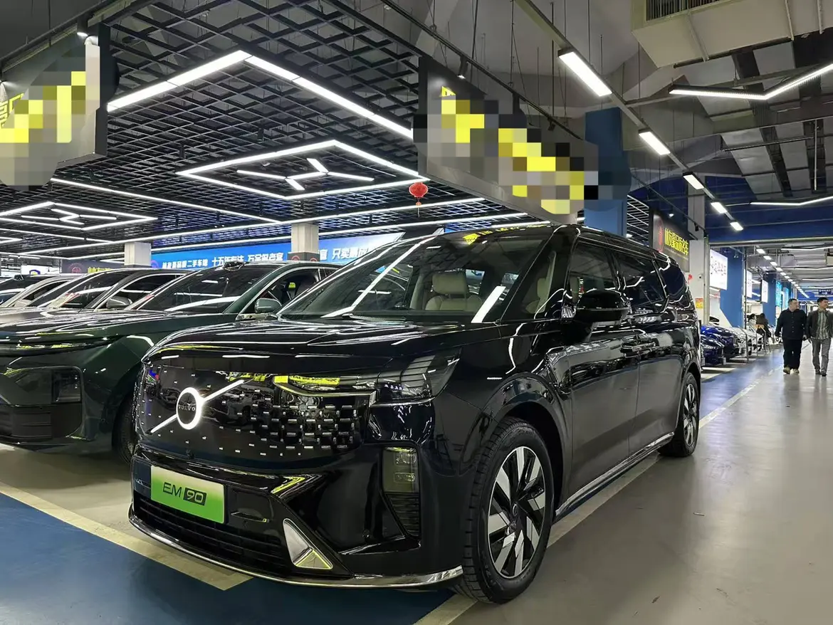 Volvo EM90  из Китая