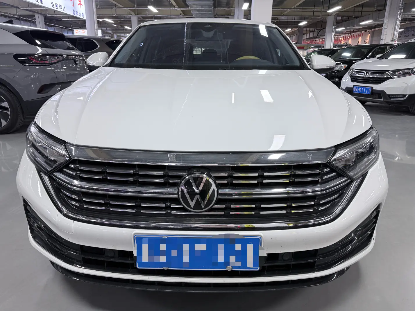 Volkswagen Sagitar  из Китая