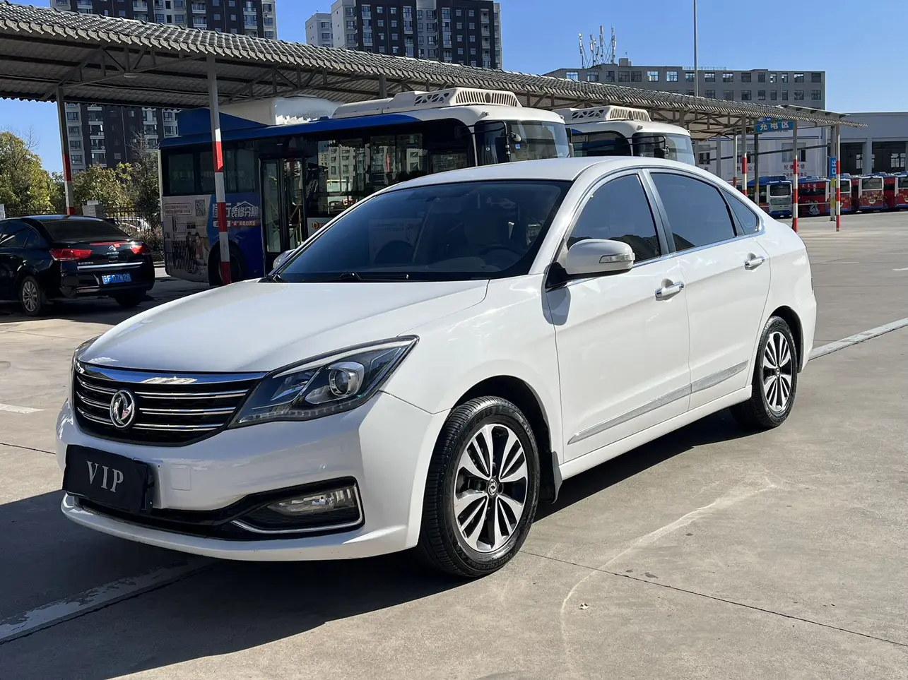 Dongfeng Fengshen A60  из Китая